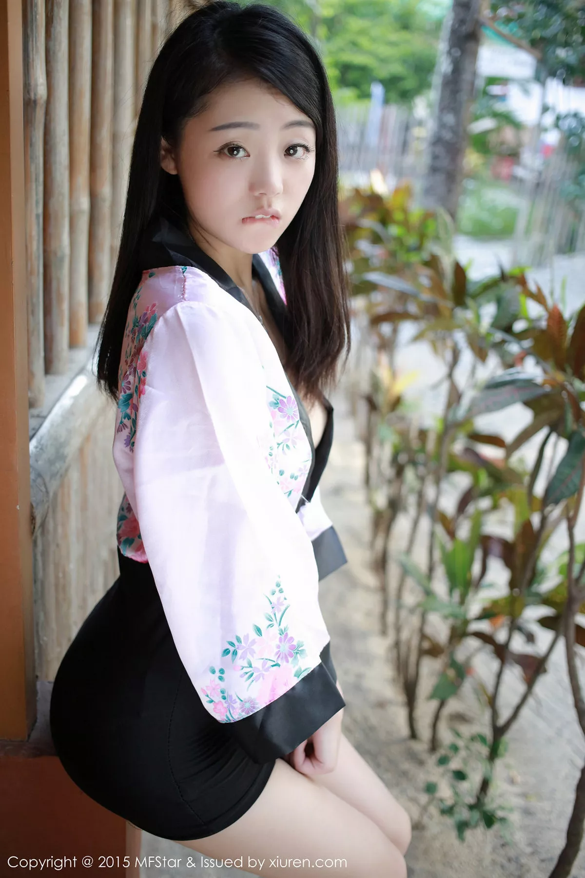 秀人集.com_[MFStar模范学院]Vol.014_嫩模佘贝拉bella长滩旅拍粉红比基尼秀完美身材50P