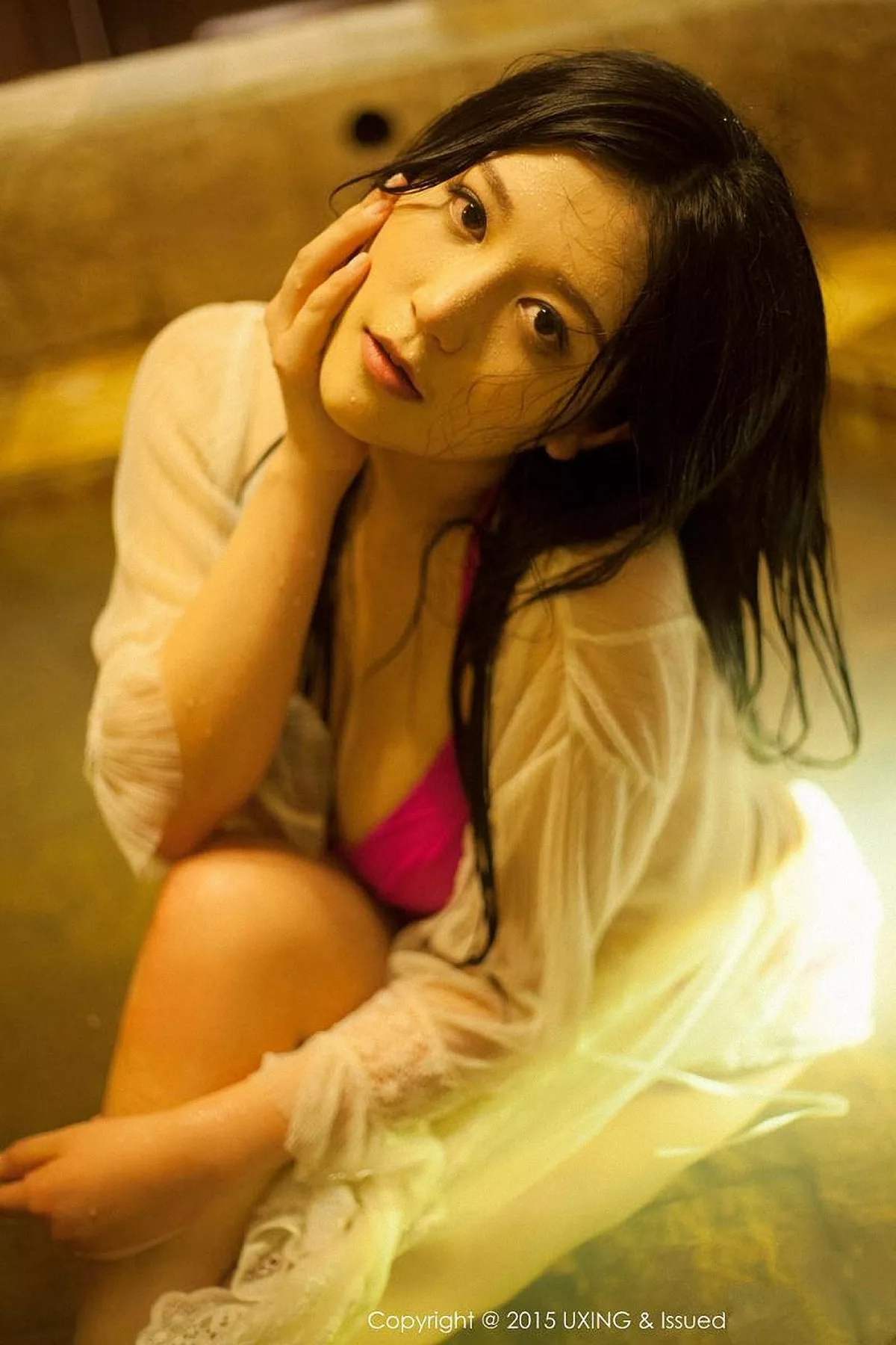 秀人集.com_[UXING优星馆]Vol.006_嫩模莲漪lenne红色内裤性感翘臀低胸内衣秀豪乳55P