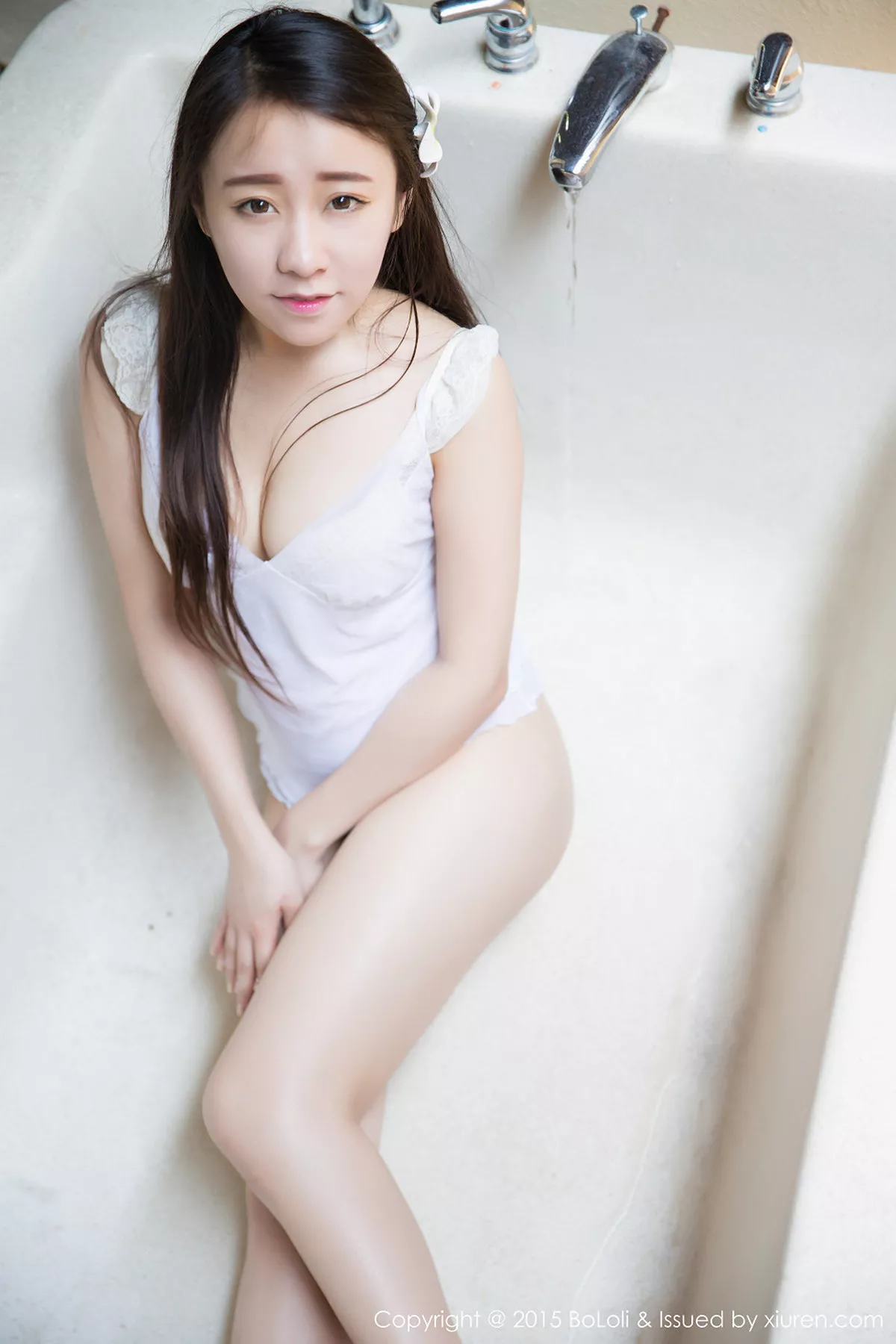 秀人集.com_[BoLoli波萝社]Vol.013_嫩模朵比dobby三亚旅拍脱内裤秀白嫩翘臀诱惑写真53P