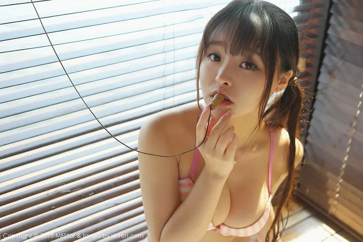 秀人集.com_[MFStar模范学院]Vol.002_嫩模柳侑绮Sevenbaby性感学生制服黑丝美腿写真51P