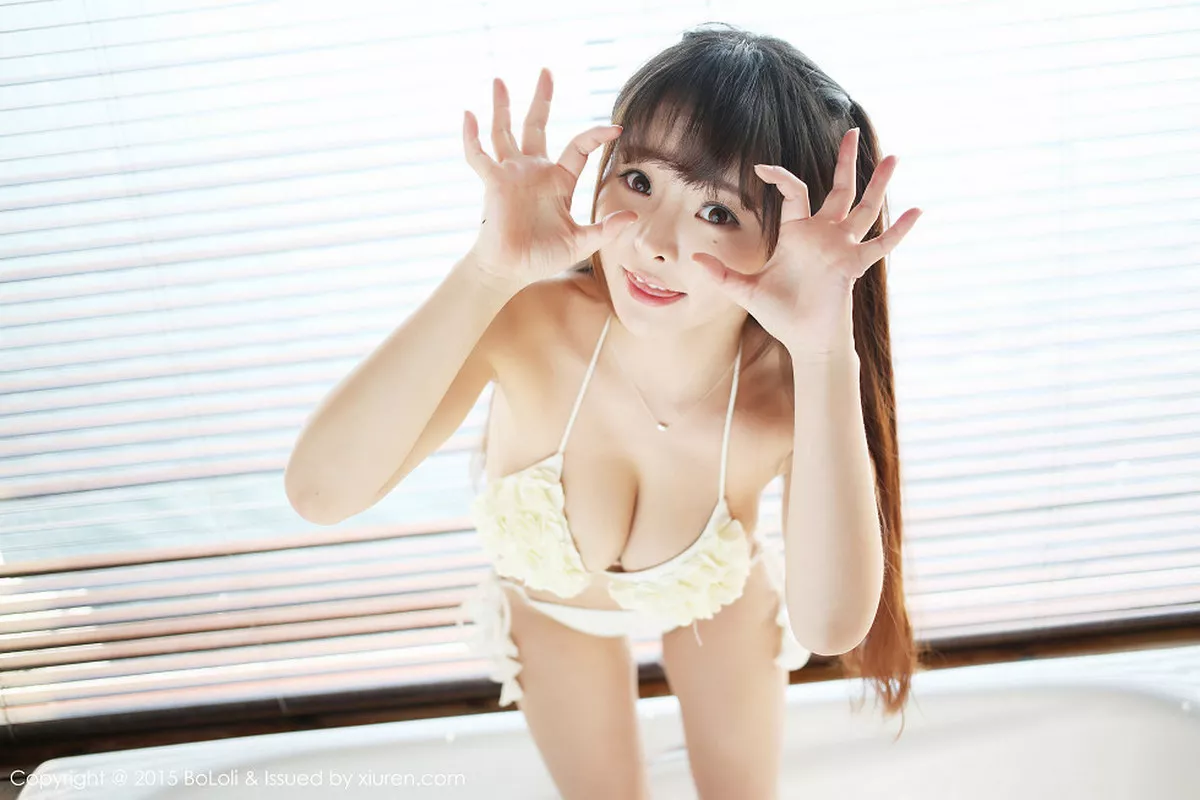 秀人集.com_[BoLoli波萝社]Vol.005_嫩模柳侑绮云南大理旅拍卖萌的童颜巨乳内衣写真72P