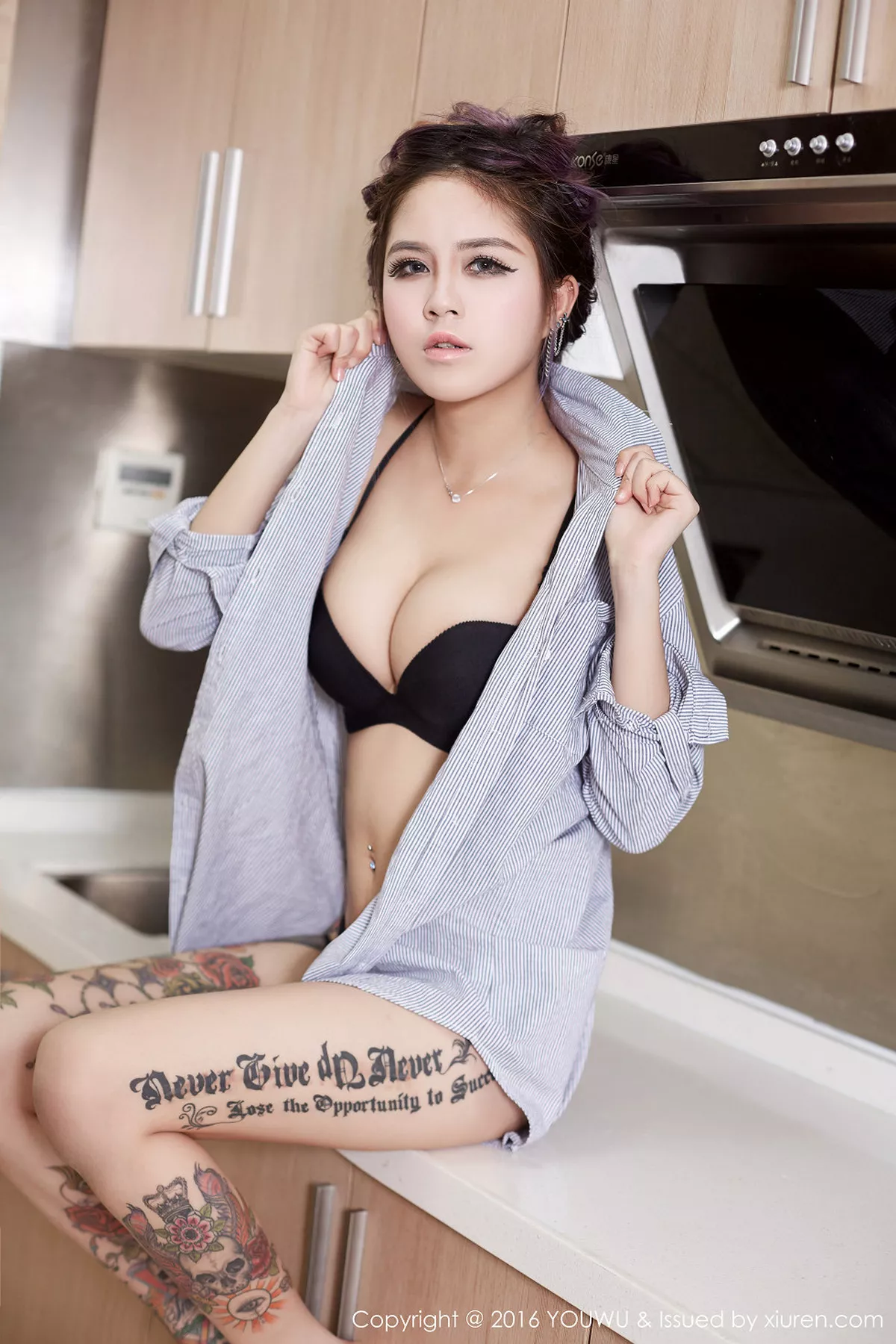 秀人集.com_[YouWu尤物馆]Vol.008_纹身嫩模美贤子居家私房黑色内衣性感美胸写真53P