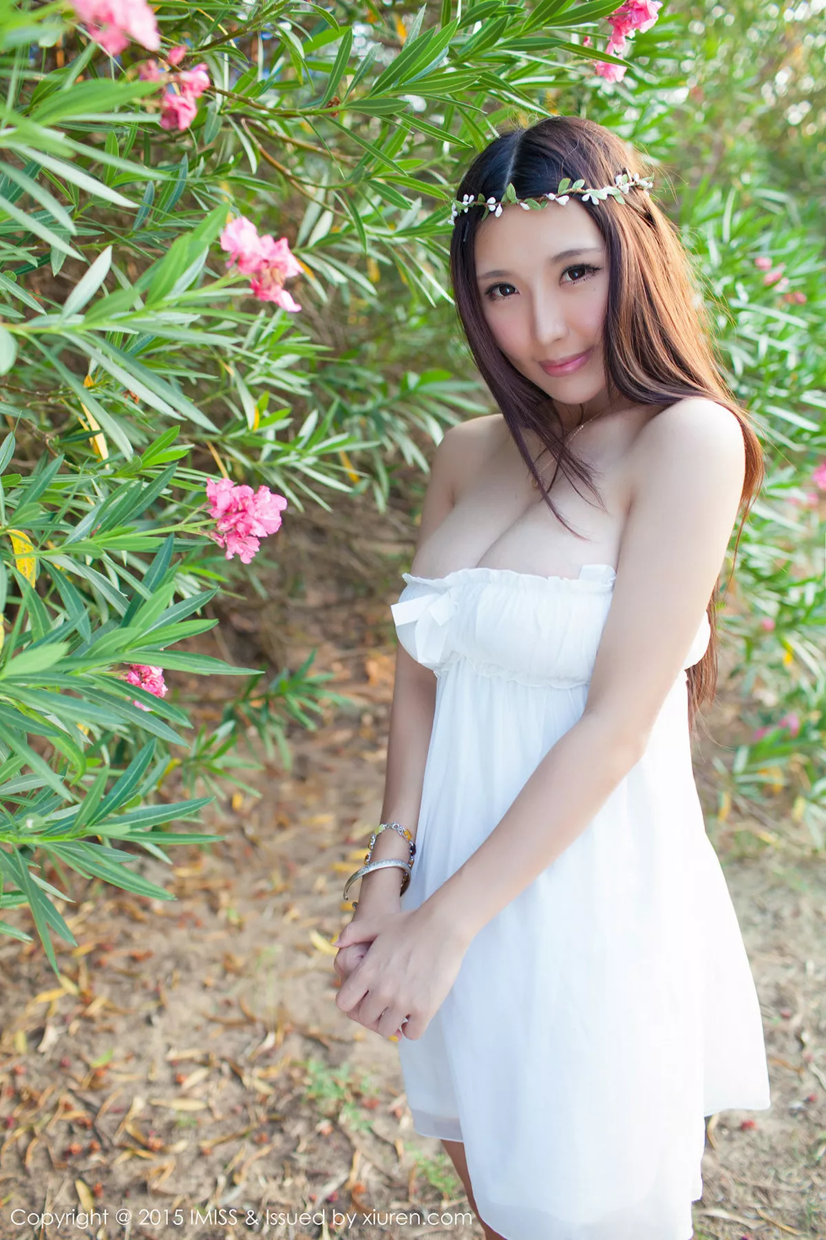 秀人集.com_[IMISS爱蜜社]Vol.001_嫩模晓茜sunny掀真空上衣抚摸双峰爆乳诱惑写真71P