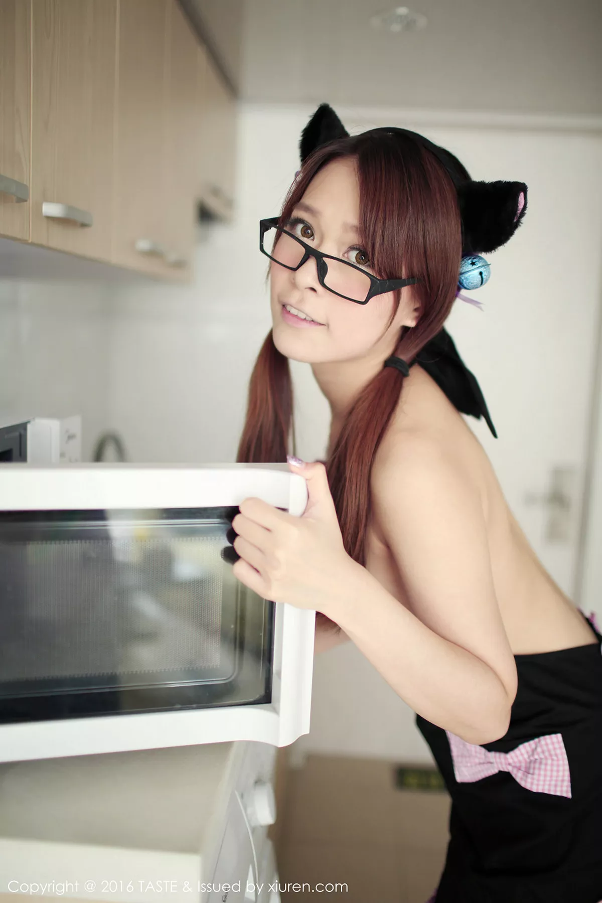 秀人集.com_[Taste顽味生活]Vol.005_嫩模Carol酱性感兔女郎黑色女仆装居家写真61P