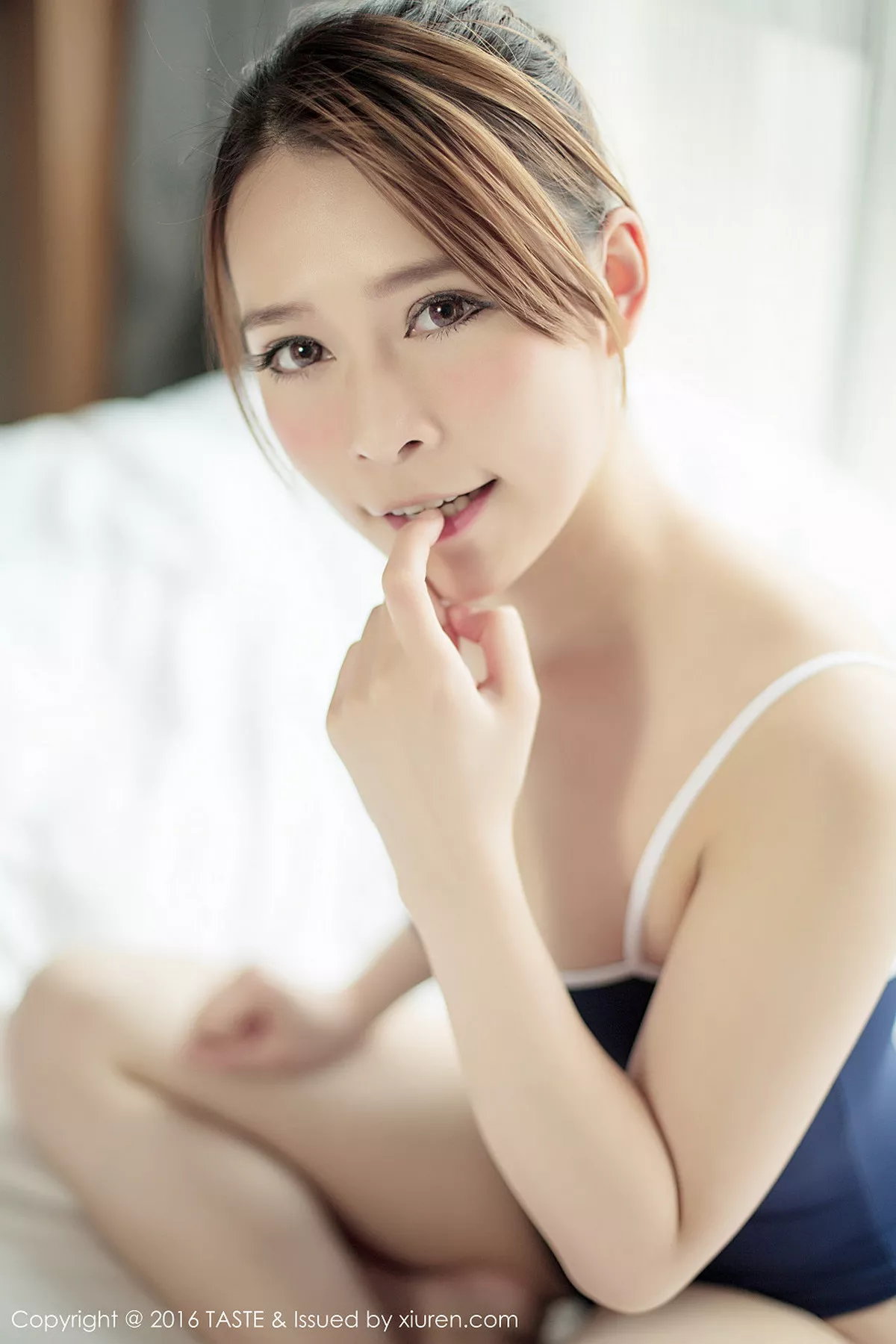 秀人集.com_[Taste顽味生活]Vol.009_清纯美女Carol酱居家大床黑色死库水秀完美身材写真88P