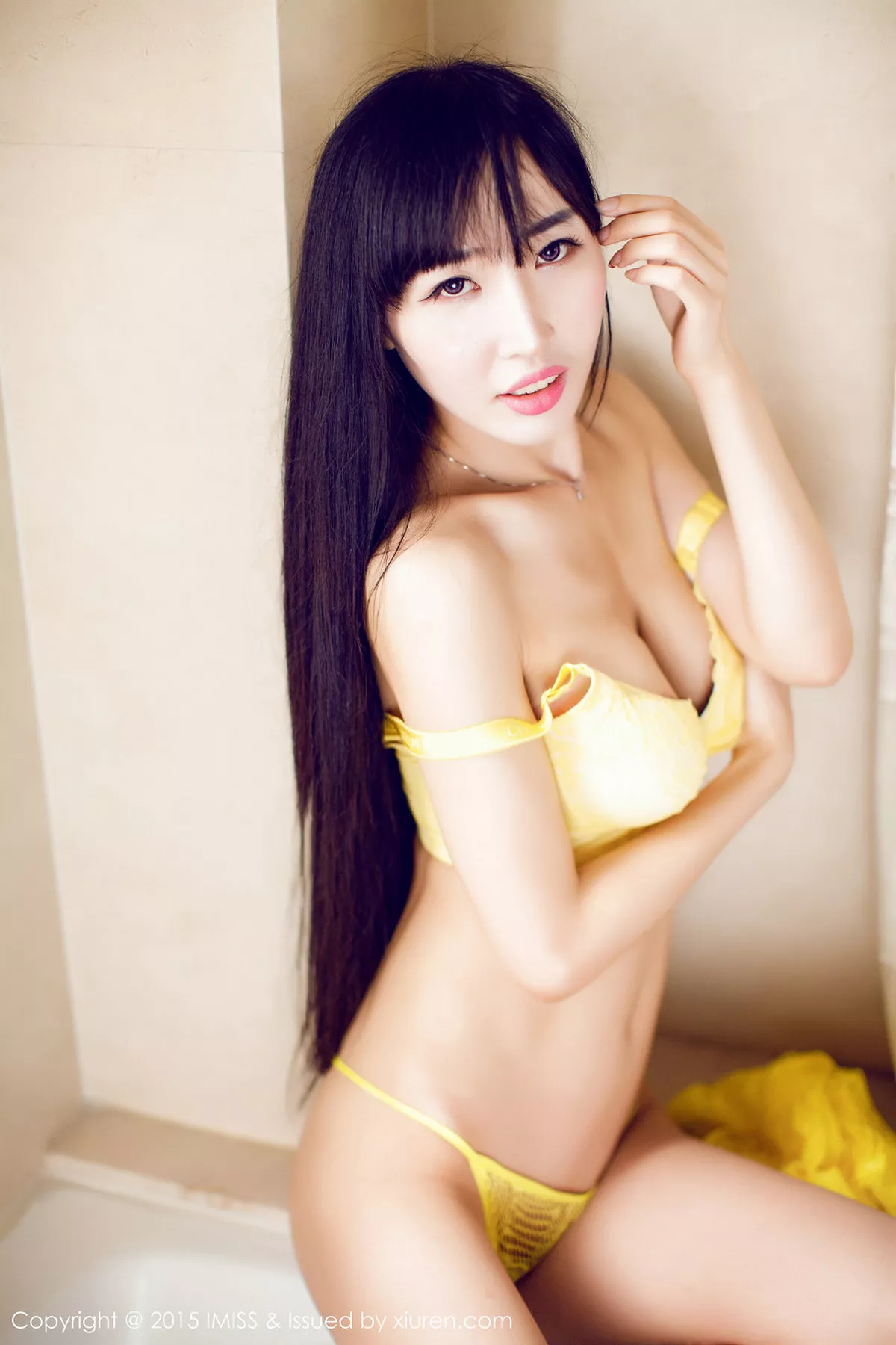 秀人集.com_[IMISS爱蜜社]Vol.006_嫩模石心琪黄色浴白色内衣半脱秀豪乳诱惑写真52P