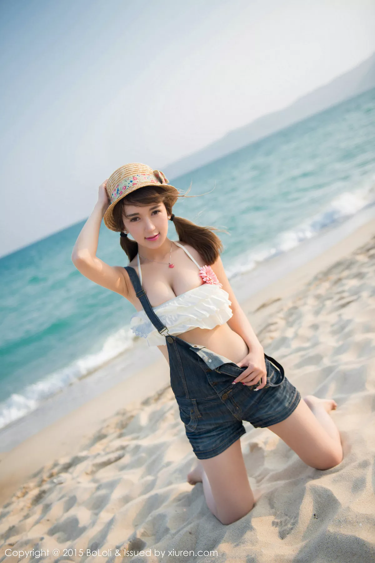 秀人集.com_[BoLoli波萝社]Vol.015_嫩模小潘鼠三亚旅拍吊带牛仔裙完美身材丰满写真80P