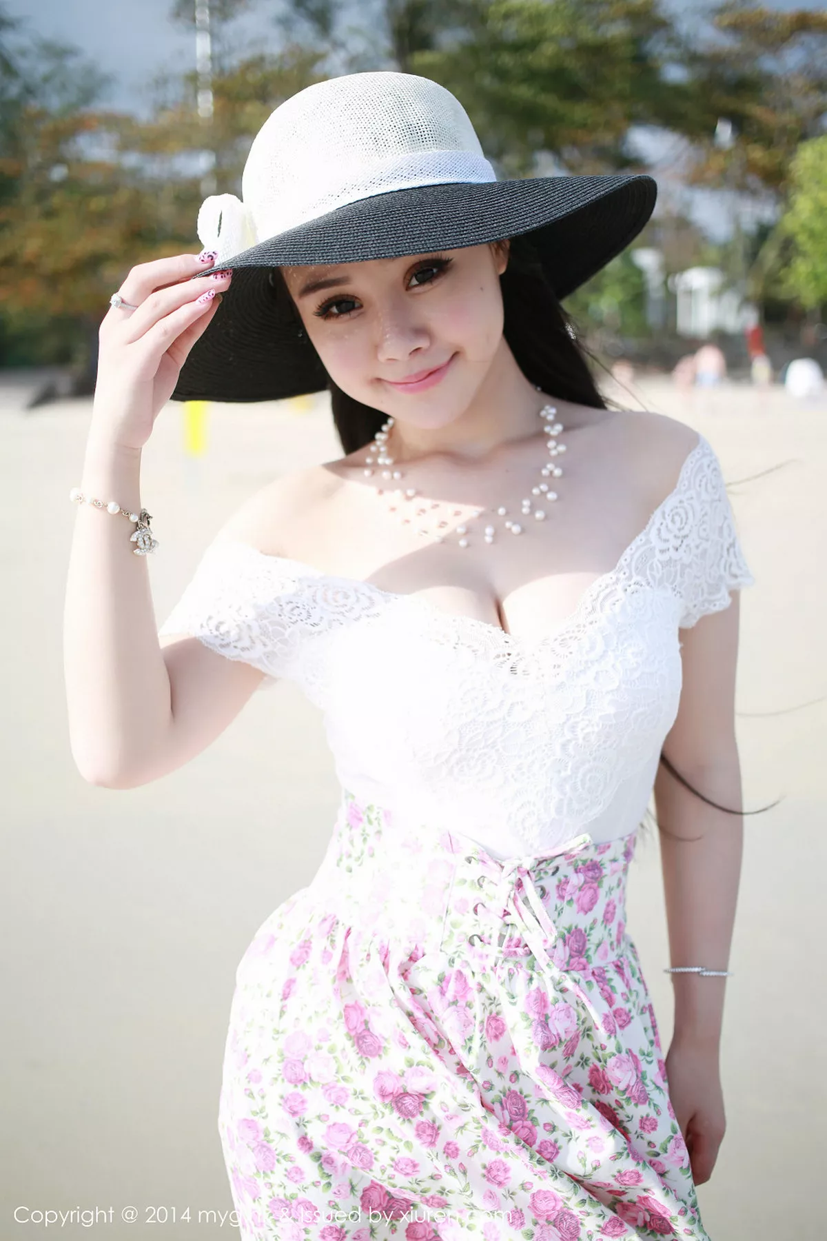 秀人集.com_[MyGirl美媛馆]Vol.016_嫩模Barbie可儿海边清凉花色比基尼爆乳诱惑写真110P