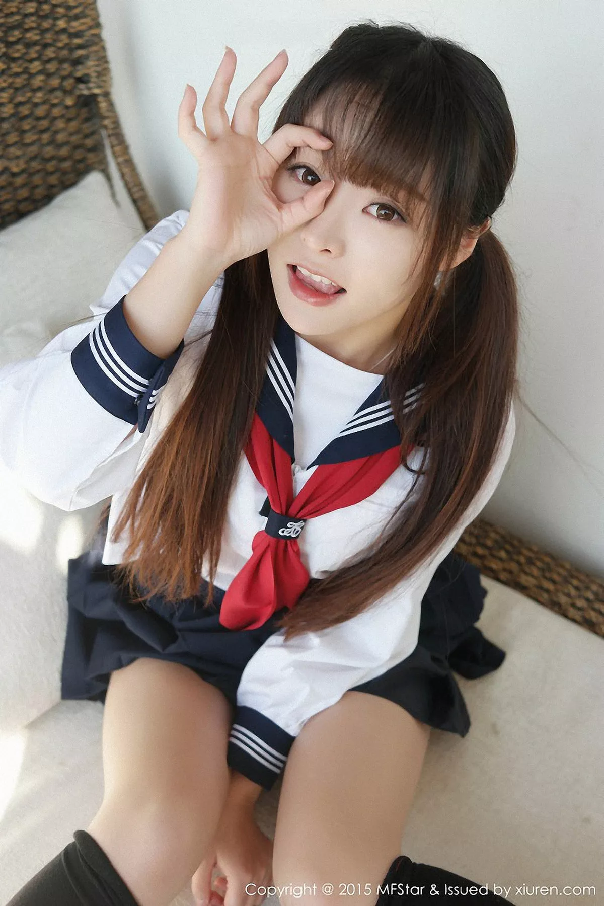 秀人集.com_[MFStar模范学院]Vol.002_嫩模柳侑绮Sevenbaby性感学生制服黑丝美腿写真51P