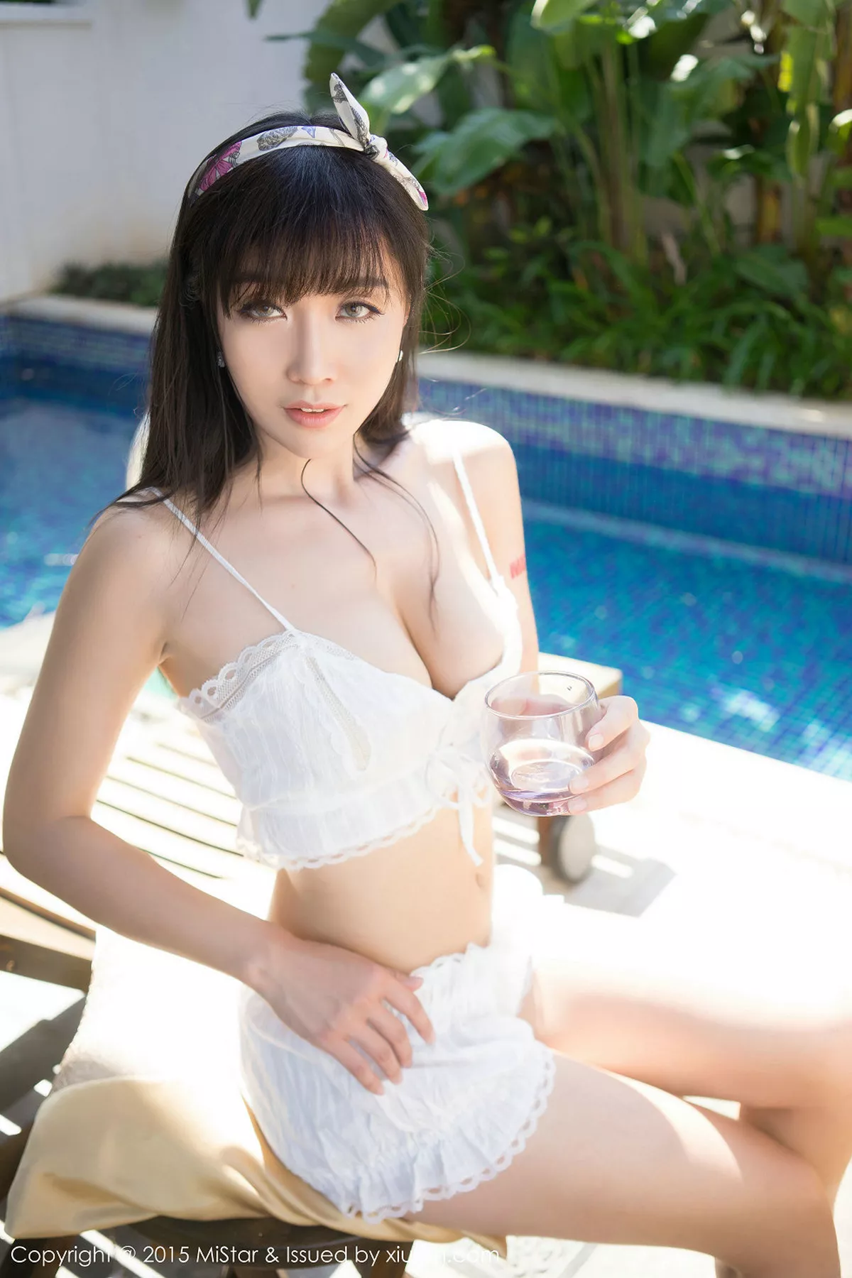 秀人集.com_[MiStar魅妍社]Vol.018_嫩模Ashely丽丽白色蕾丝女仆装双峰夹蛋诱惑写真60P