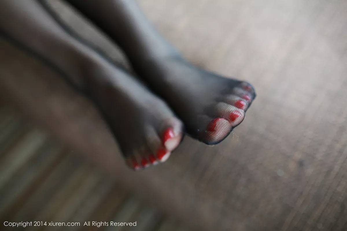 秀人集.com_[MyGirl美媛馆]Vol.002_嫩模黄密儿黑丝袜黑色蕾丝内裤秀性感翘臀写真65P