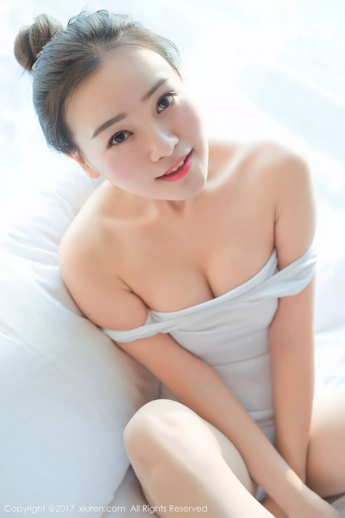 秀人集.com_[XiuRen秀人网]No.684_嫩模芈琳娜居家蓝色低胸体操服秀美胸白色死库水性感写真62P