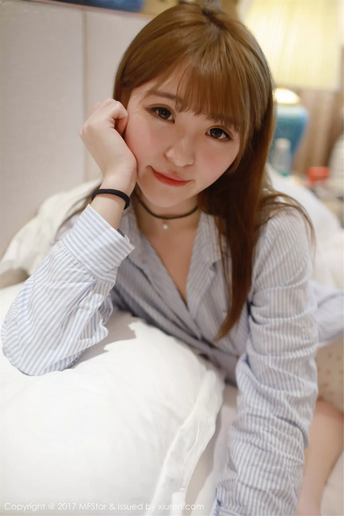 秀人集.com_[MFStar模范学院]Vol.096_嫩模伊小七MoMo敞开条子衬衣半脱草莓内裤性感写真60P