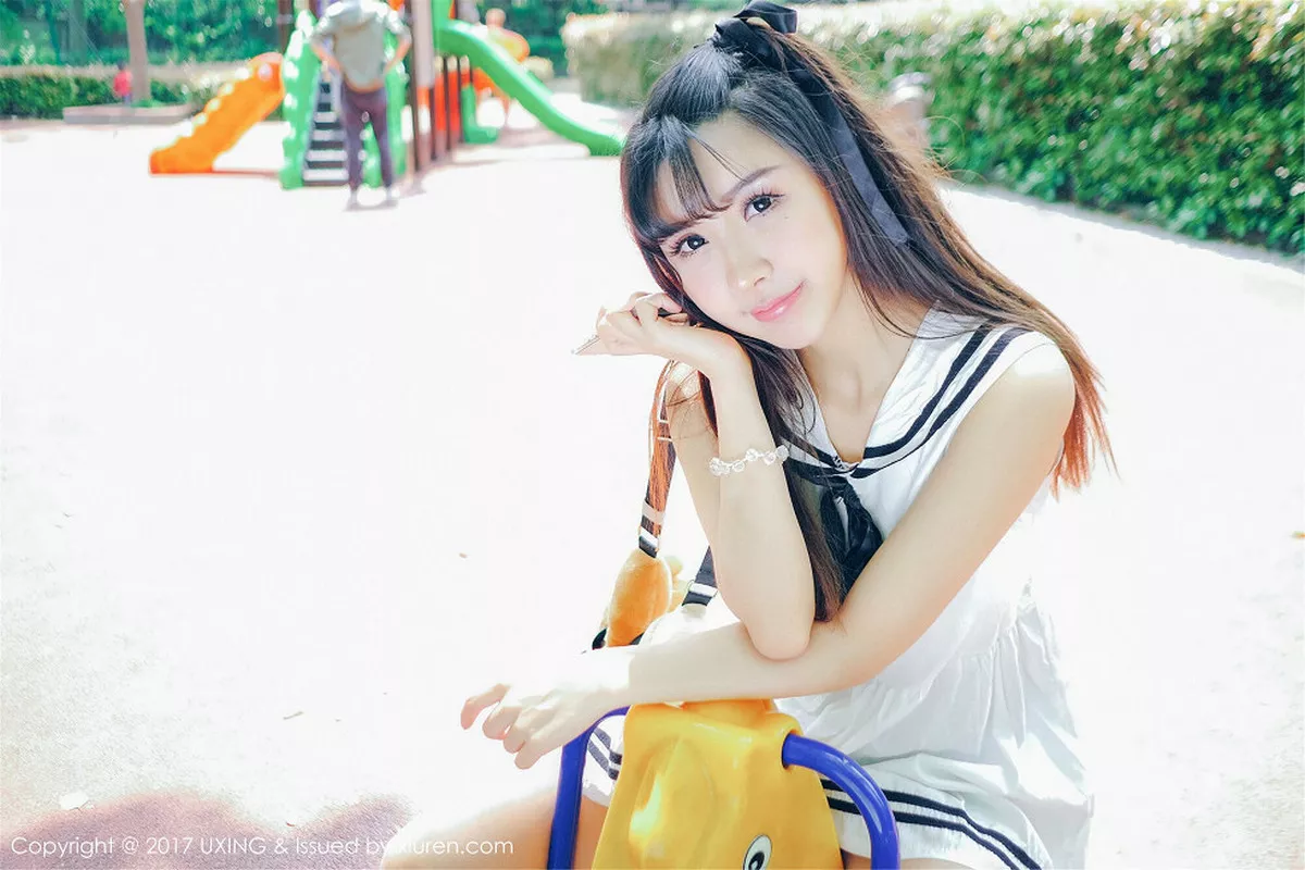 秀人集.com_[UXING优星馆]Vol.050_巨乳萝莉晓茜sunny学生装+私房内衣秀完美身材性感写真47P