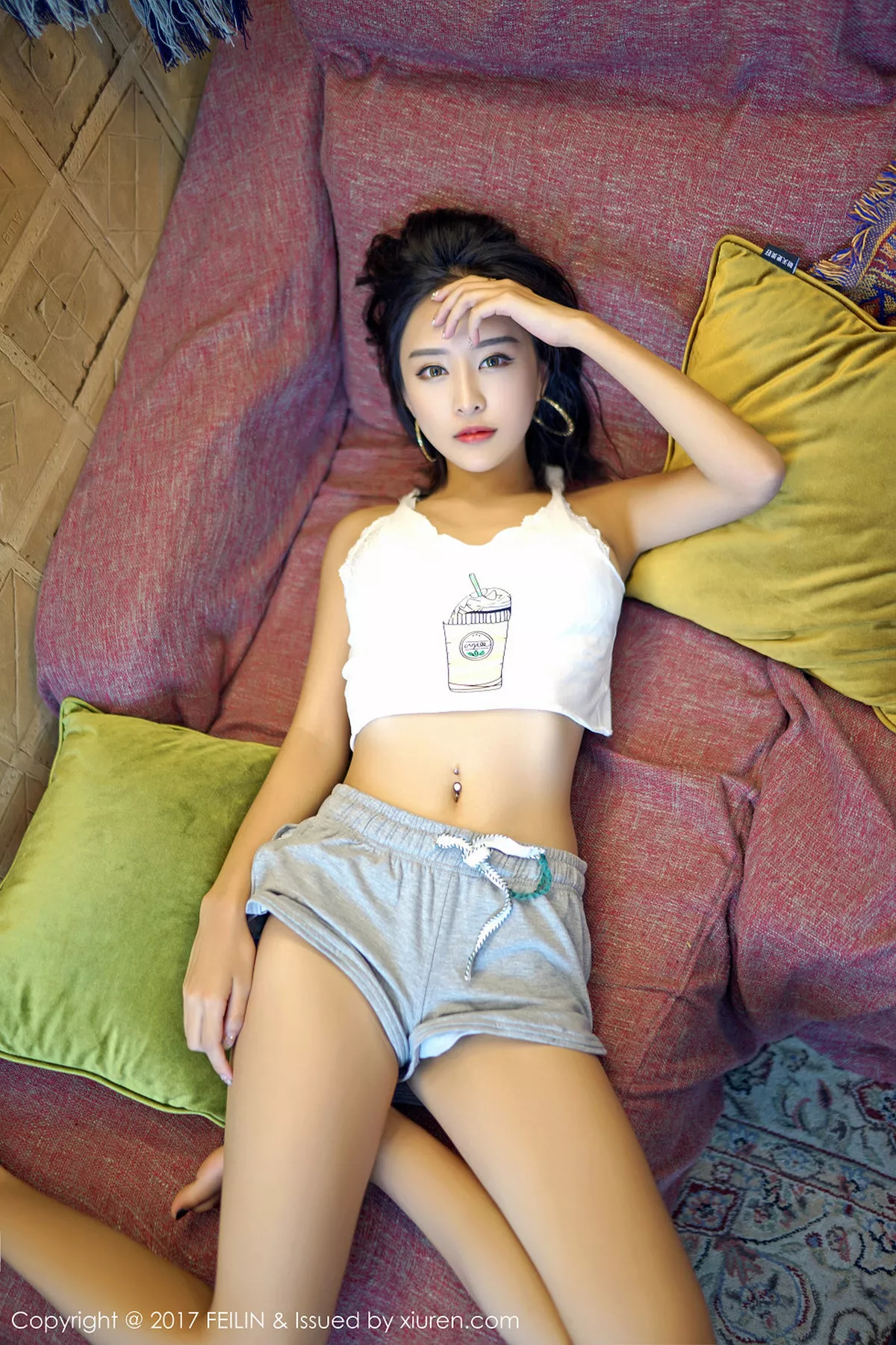 秀人集.com_[FeiLin嗲囡囡]Vol.087_嫩模赵艺璇居家热裤紧身背心秀性感马甲线妩媚迷人写真46P
