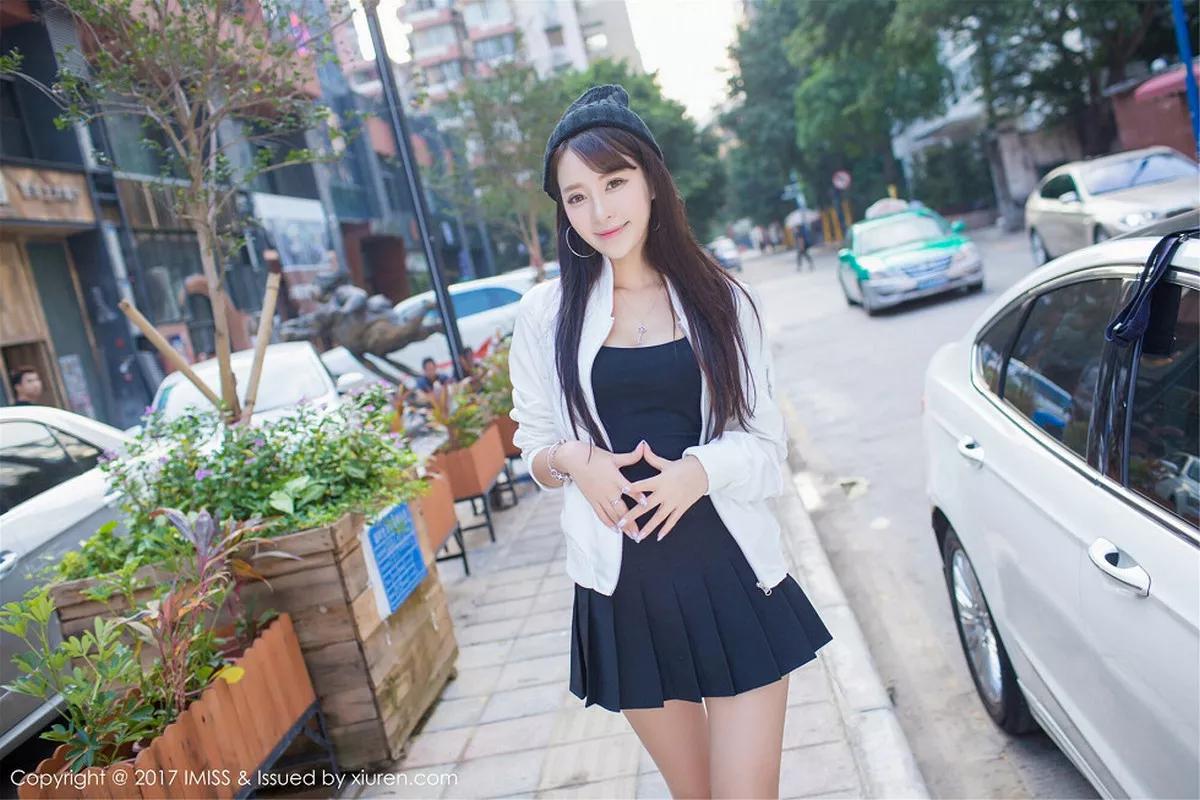 秀人集.com_[IMISS爱蜜社]Vol.163_嫩模王曼妮好Q粉红牛仔吊带裤秀完美身材清新街拍写真46P