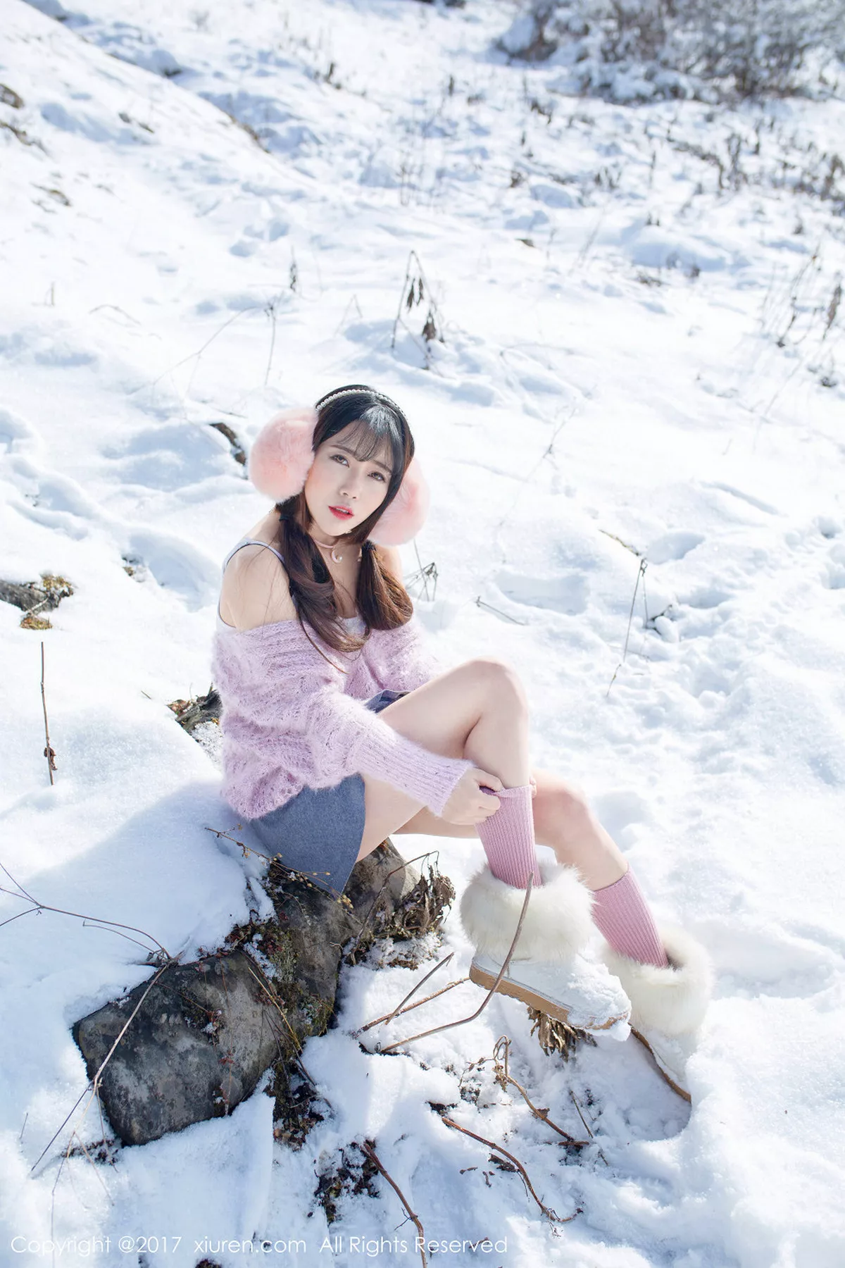 秀人集.com_[XiuRen秀人网]No.720_嫩模兜豆靓Youlina冰天雪地里黑色蕾丝内裤冰冷诱惑写真51P