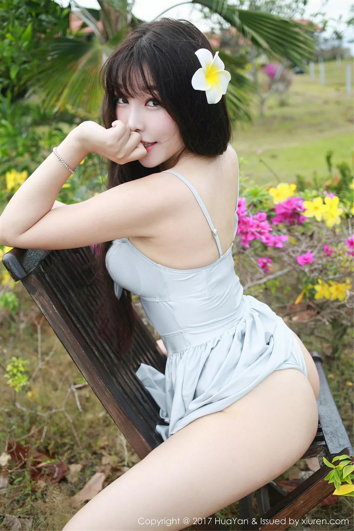 秀人集.com_[HuaYan花の颜]Vol.038_嫩模芝芝Booty沙巴旅拍吊带连身裙秀完美身材性感美胸写真52P