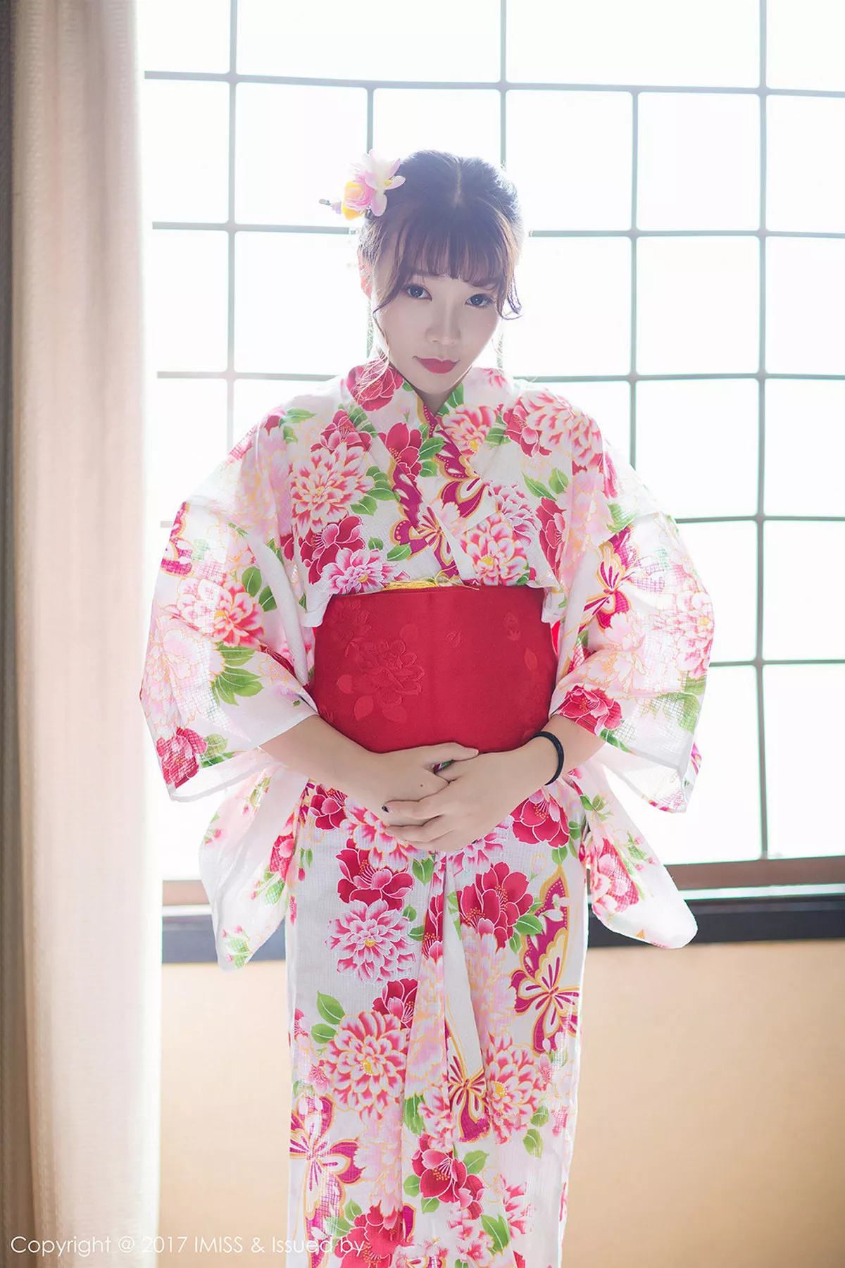 秀人集.com_[IMISS爱蜜社]Vol.170_嫩模芝芝Booty花色日系和服红色蕾丝内裤半脱撩人诱惑写真38P