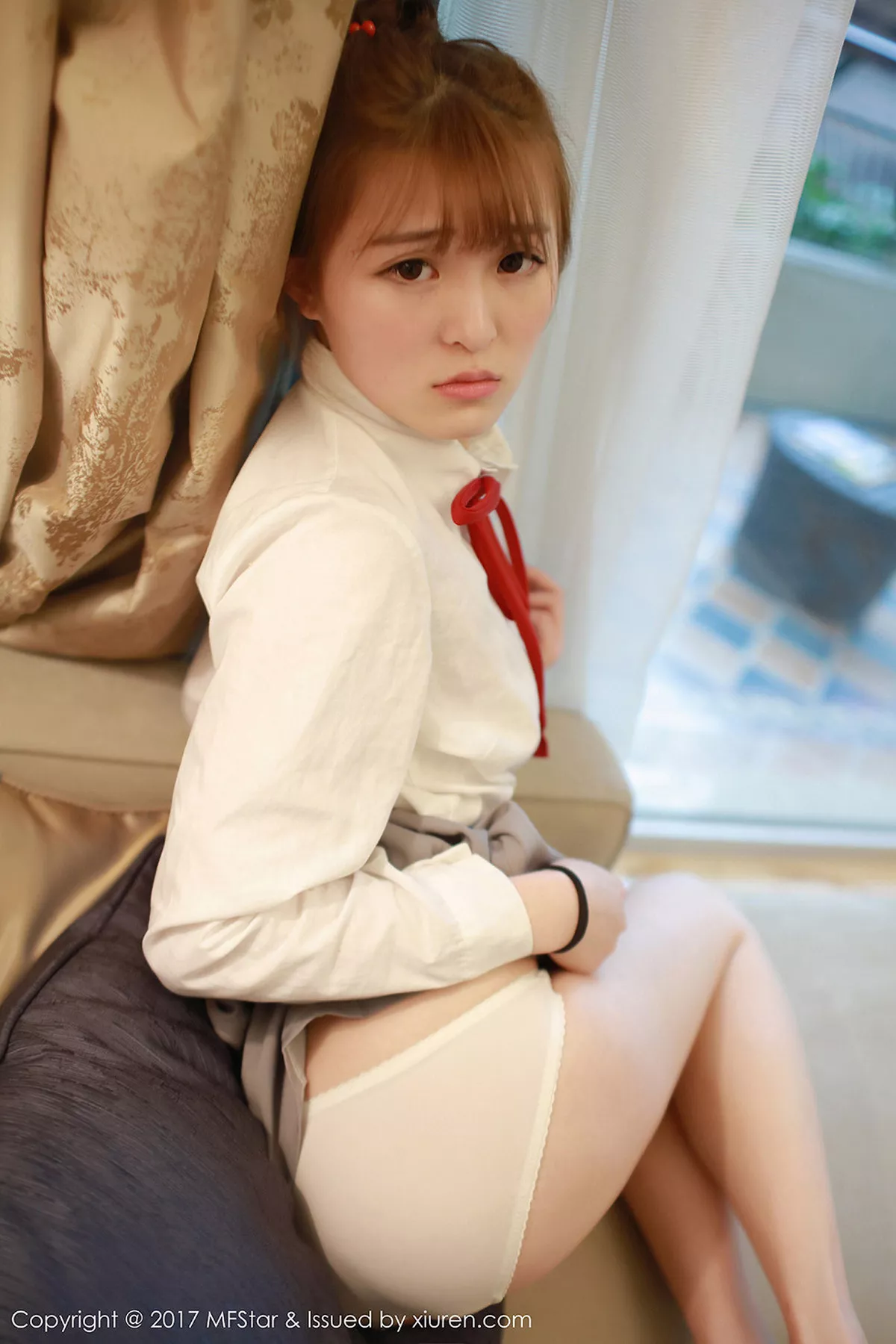 秀人集.com_[MFStar模范学院]Vol.098_嫩模伊小七MoMo学生装性感短裙半脱内裤撩人诱惑写真47P