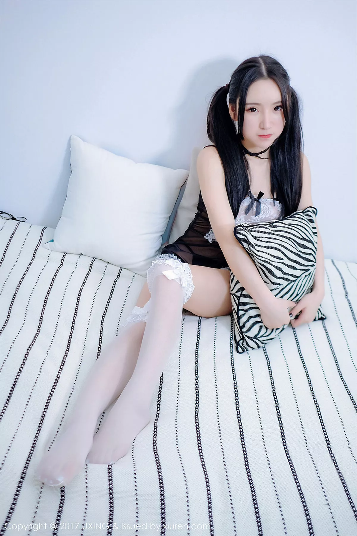 秀人集.com_[UXING优星馆]Vol.055_嫩模周于希dummy私房蕾丝女仆装+超薄紧身透视衣诱惑写真43P