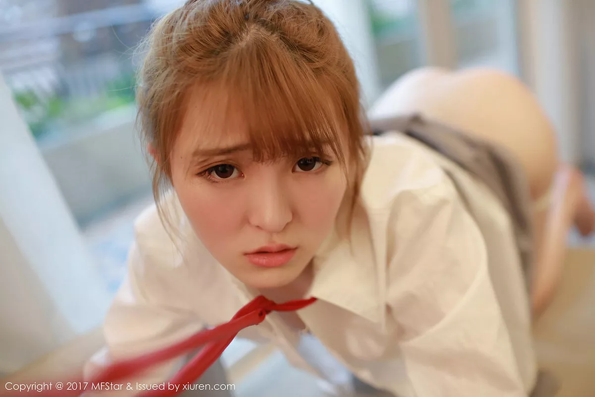 秀人集.com_[MFStar模范学院]Vol.098_嫩模伊小七MoMo学生装性感短裙半脱内裤撩人诱惑写真47P