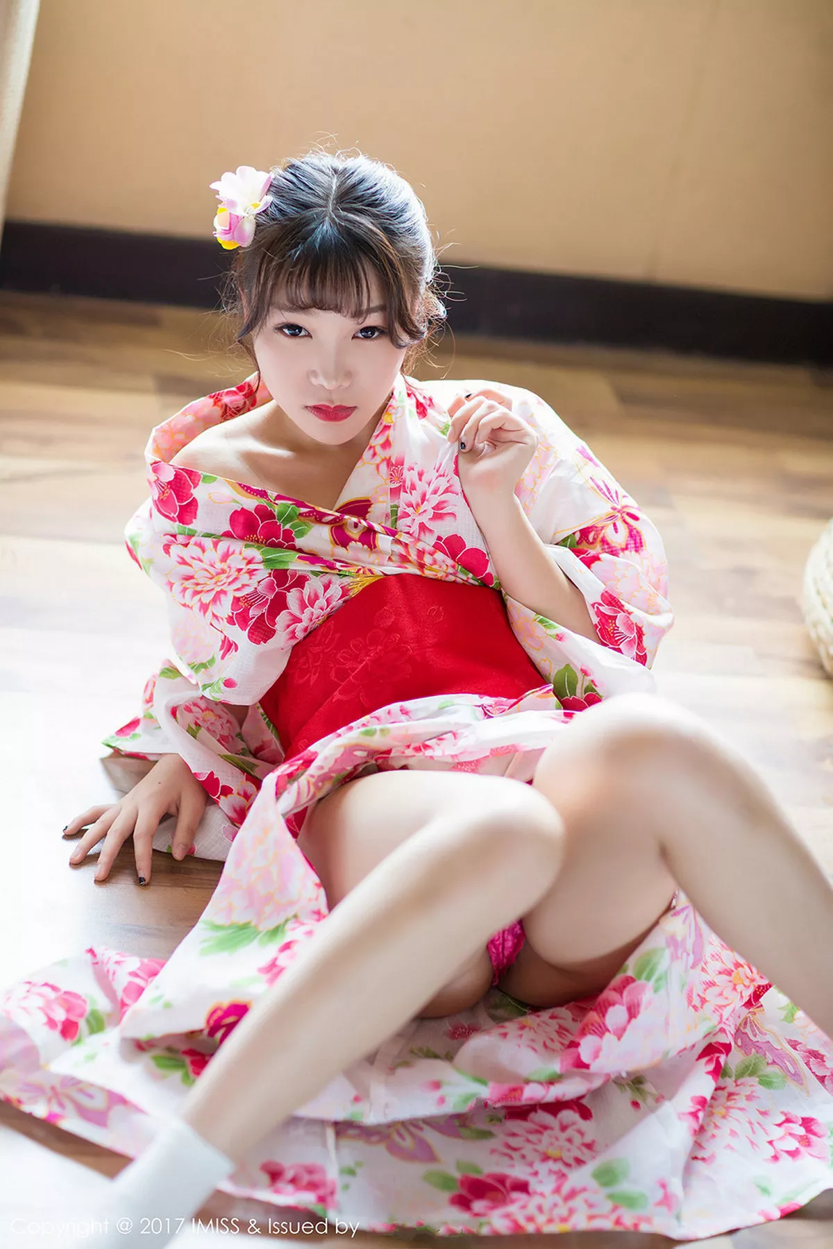 秀人集.com_[IMISS爱蜜社]Vol.170_嫩模芝芝Booty花色日系和服红色蕾丝内裤半脱撩人诱惑写真38P
