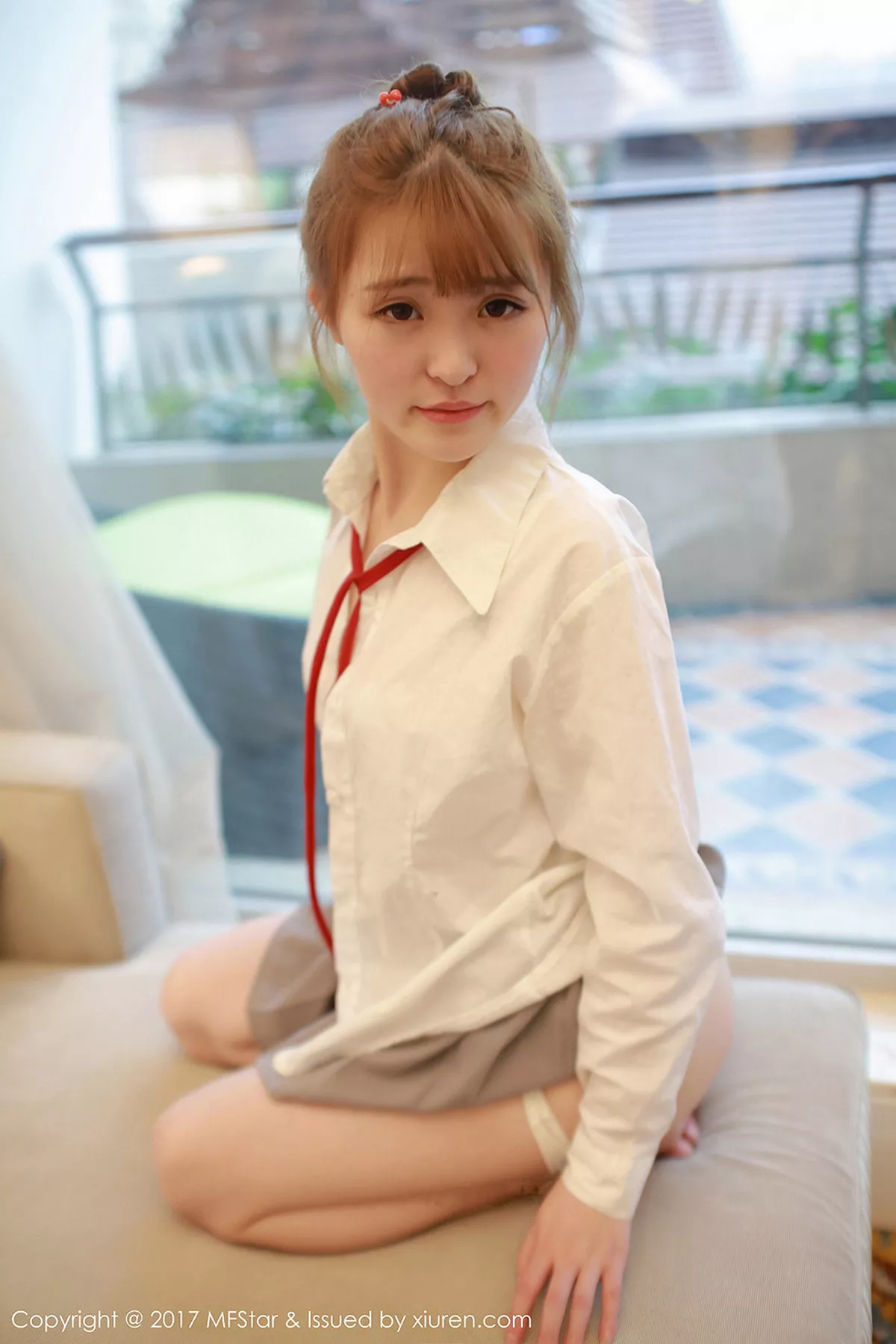秀人集.com_[MFStar模范学院]Vol.098_嫩模伊小七MoMo学生装性感短裙半脱内裤撩人诱惑写真47P