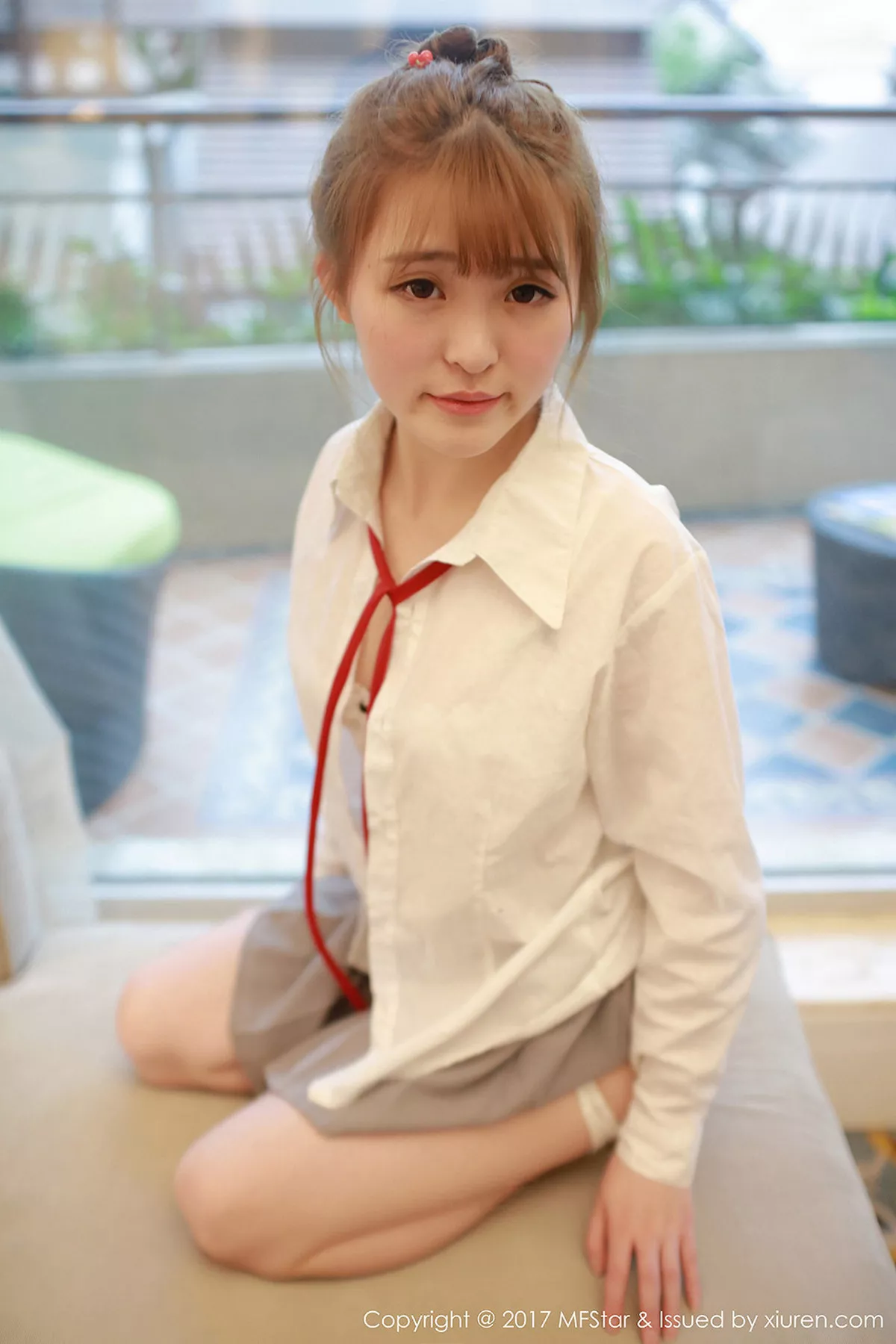 秀人集.com_[MFStar模范学院]Vol.098_嫩模伊小七MoMo学生装性感短裙半脱内裤撩人诱惑写真47P