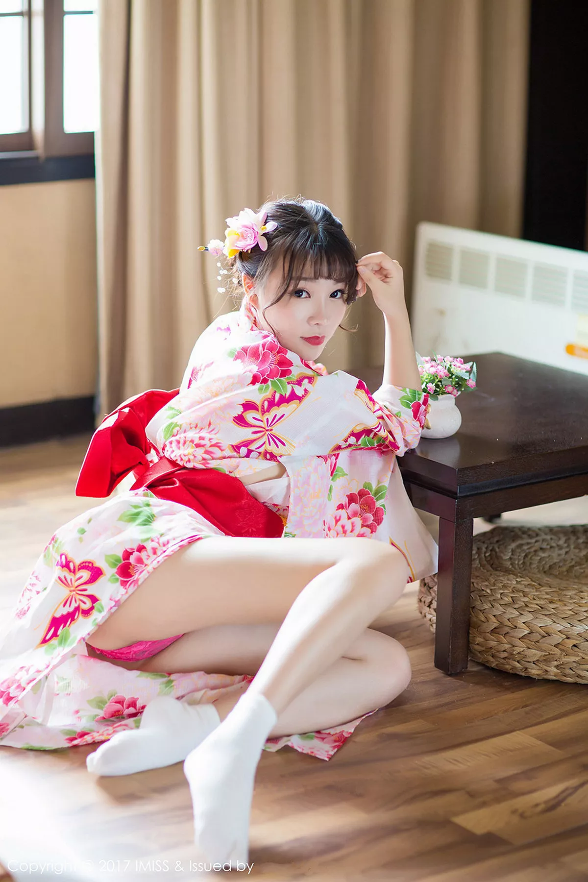秀人集.com_[IMISS爱蜜社]Vol.170_嫩模芝芝Booty花色日系和服红色蕾丝内裤半脱撩人诱惑写真38P