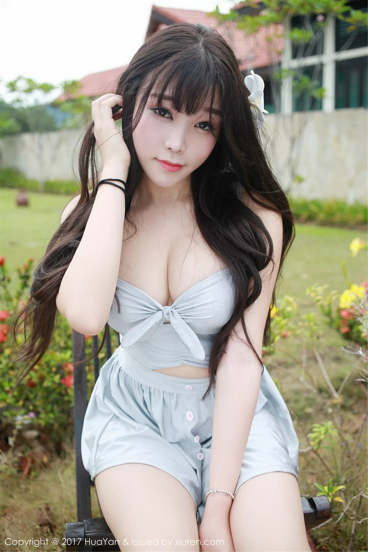 秀人集.com_[HuaYan花の颜]Vol.038_嫩模芝芝Booty沙巴旅拍吊带连身裙秀完美身材性感美胸写真52P