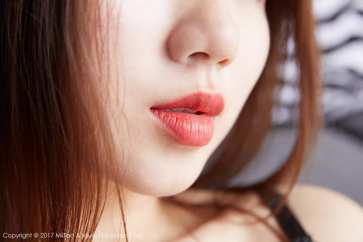 秀人集.com_[MiiTao蜜桃社]Vol.064_嫩模小敏Mary性感内衣秀傲人豪乳白色蕾丝内裤诱惑写真43P