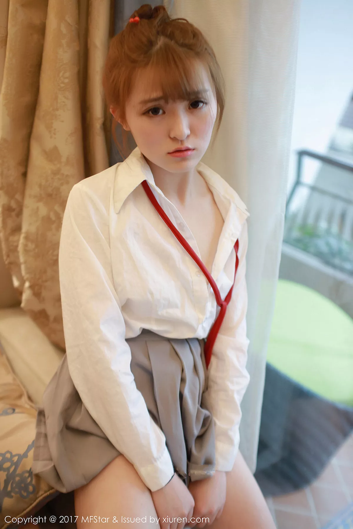 秀人集.com_[MFStar模范学院]Vol.098_嫩模伊小七MoMo学生装性感短裙半脱内裤撩人诱惑写真47P