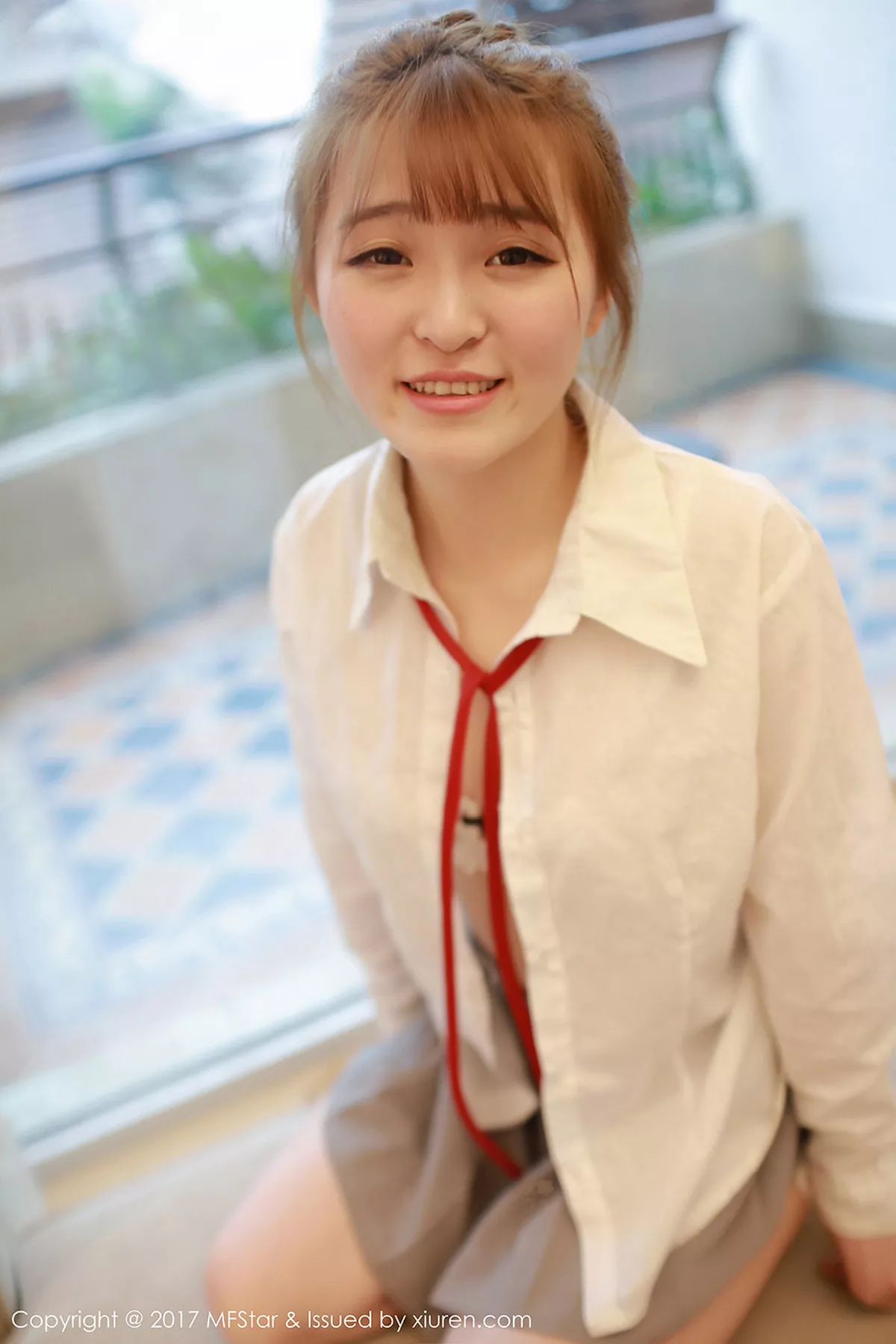 秀人集.com_[MFStar模范学院]Vol.098_嫩模伊小七MoMo学生装性感短裙半脱内裤撩人诱惑写真47P