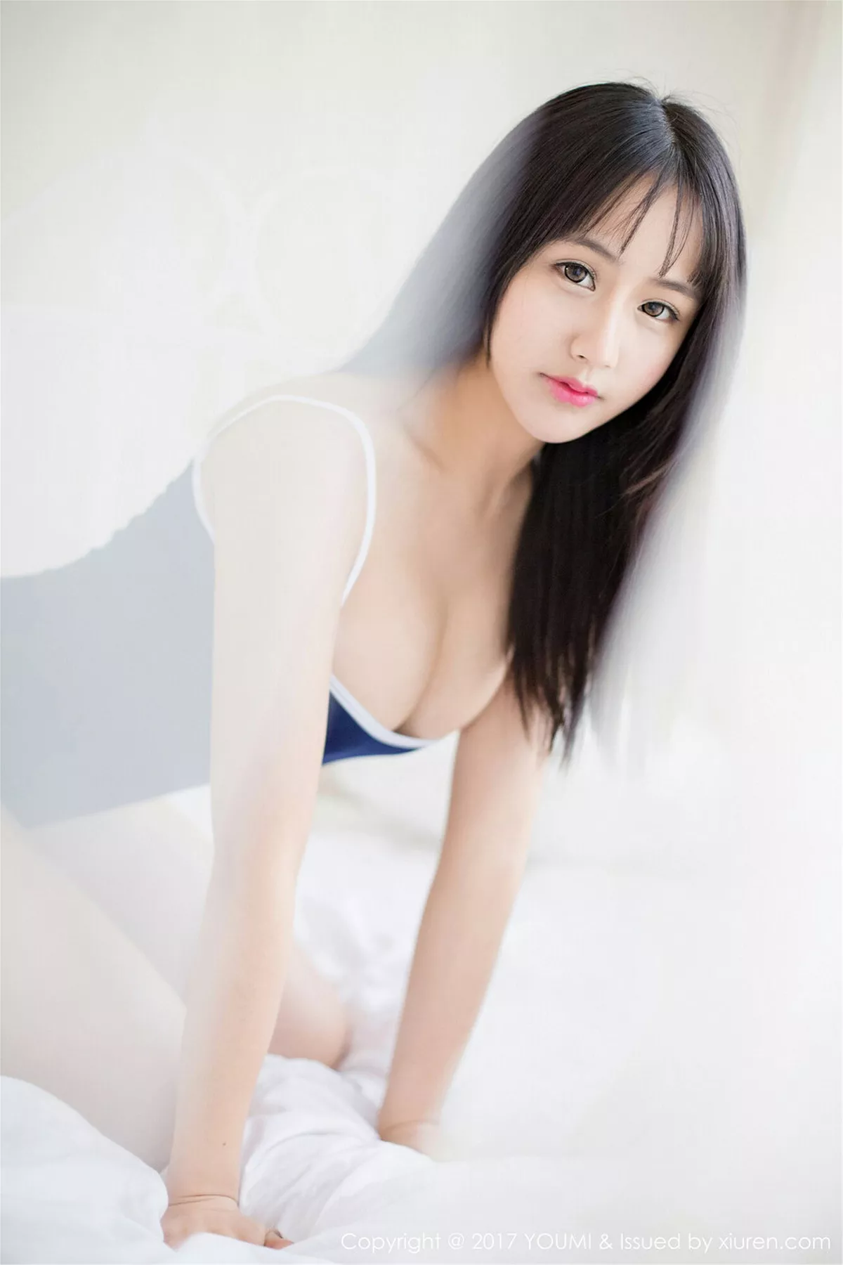 秀人集.com_[YouMi尤蜜荟]Vol.038_巨乳嫩模思淇Sukiiii居家露背毛衣+死库水秀完美身材写真53P
