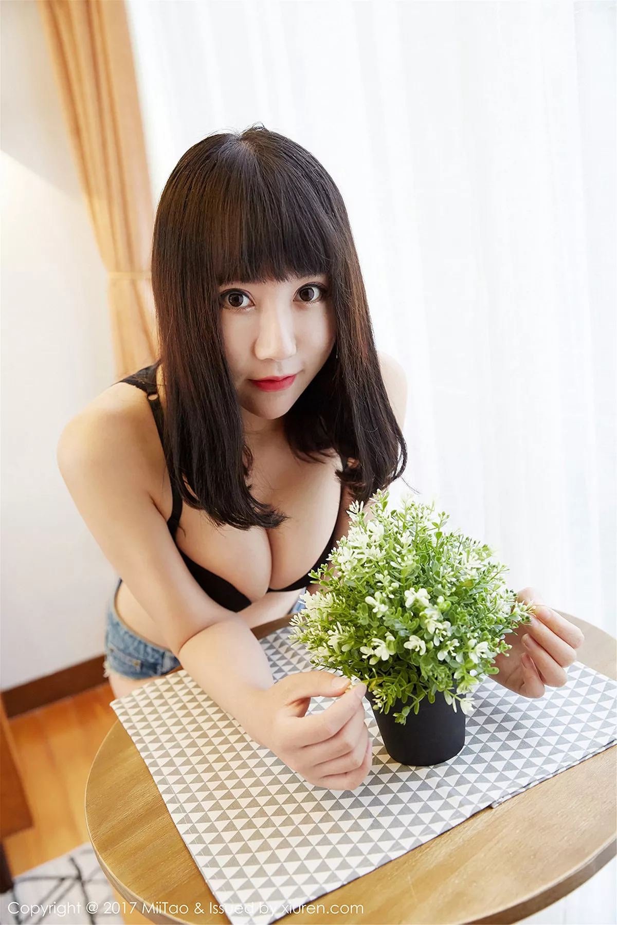 秀人集.com_[MiiTao蜜桃社]Vol.067_嫩模雪碧牛仔热裤粉红吊带背心真空秀豪乳激凸诱惑写真57P
