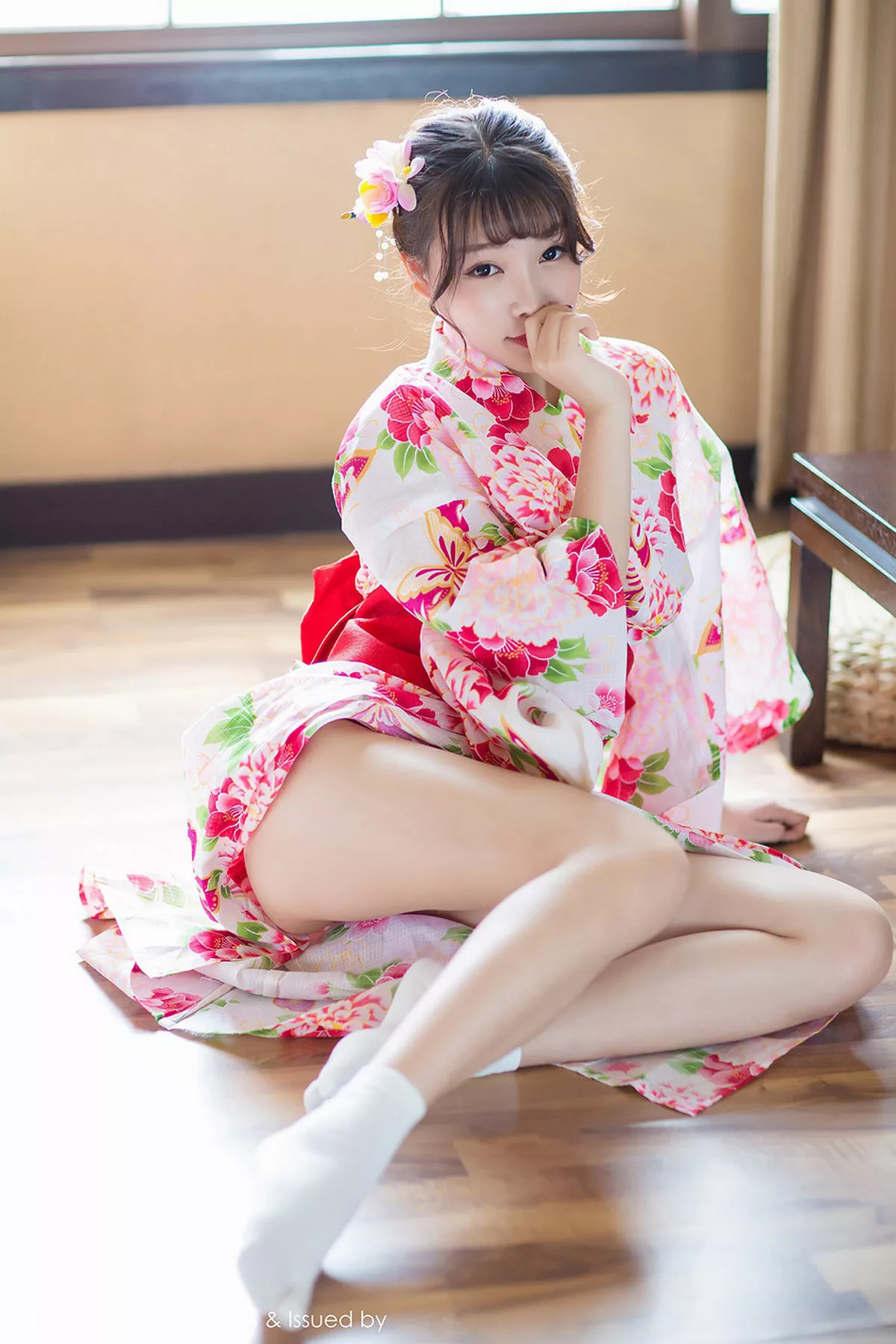 秀人集.com_[IMISS爱蜜社]Vol.170_嫩模芝芝Booty花色日系和服红色蕾丝内裤半脱撩人诱惑写真38P