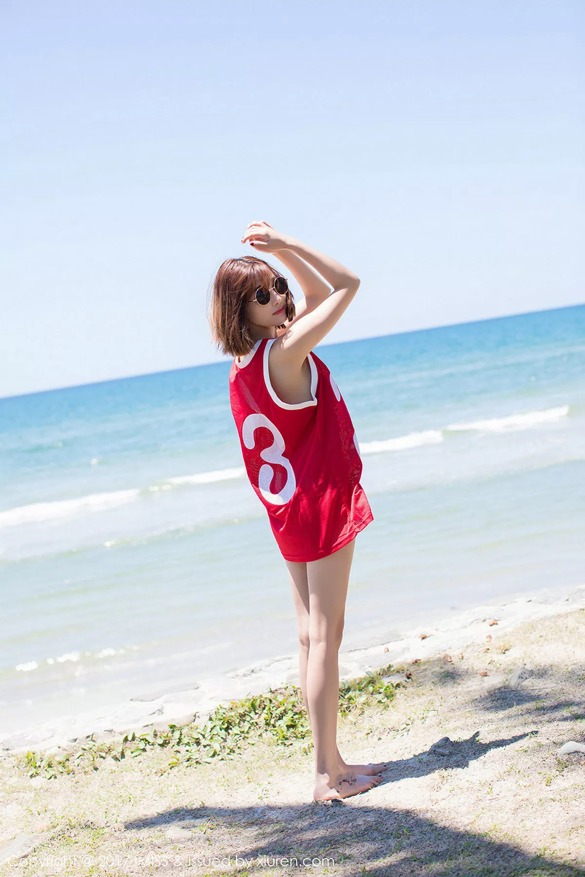 秀人集.com_[IMISS爱蜜社]Vol.169_甜美女神杨晨晨sugar沙巴旅拍红色球服海边沙滩性感写真45P
