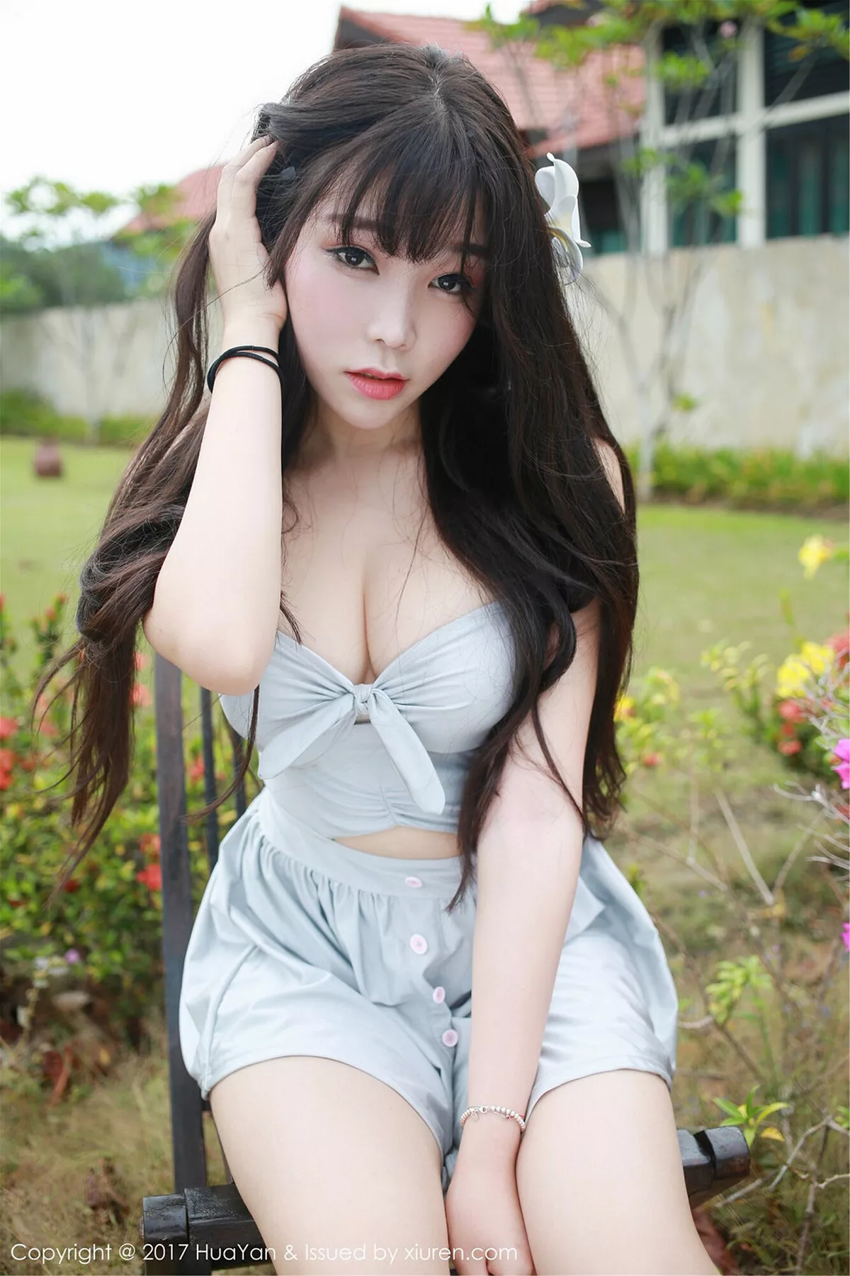 秀人集.com_[HuaYan花の颜]Vol.038_嫩模芝芝Booty沙巴旅拍吊带连身裙秀完美身材性感美胸写真52P