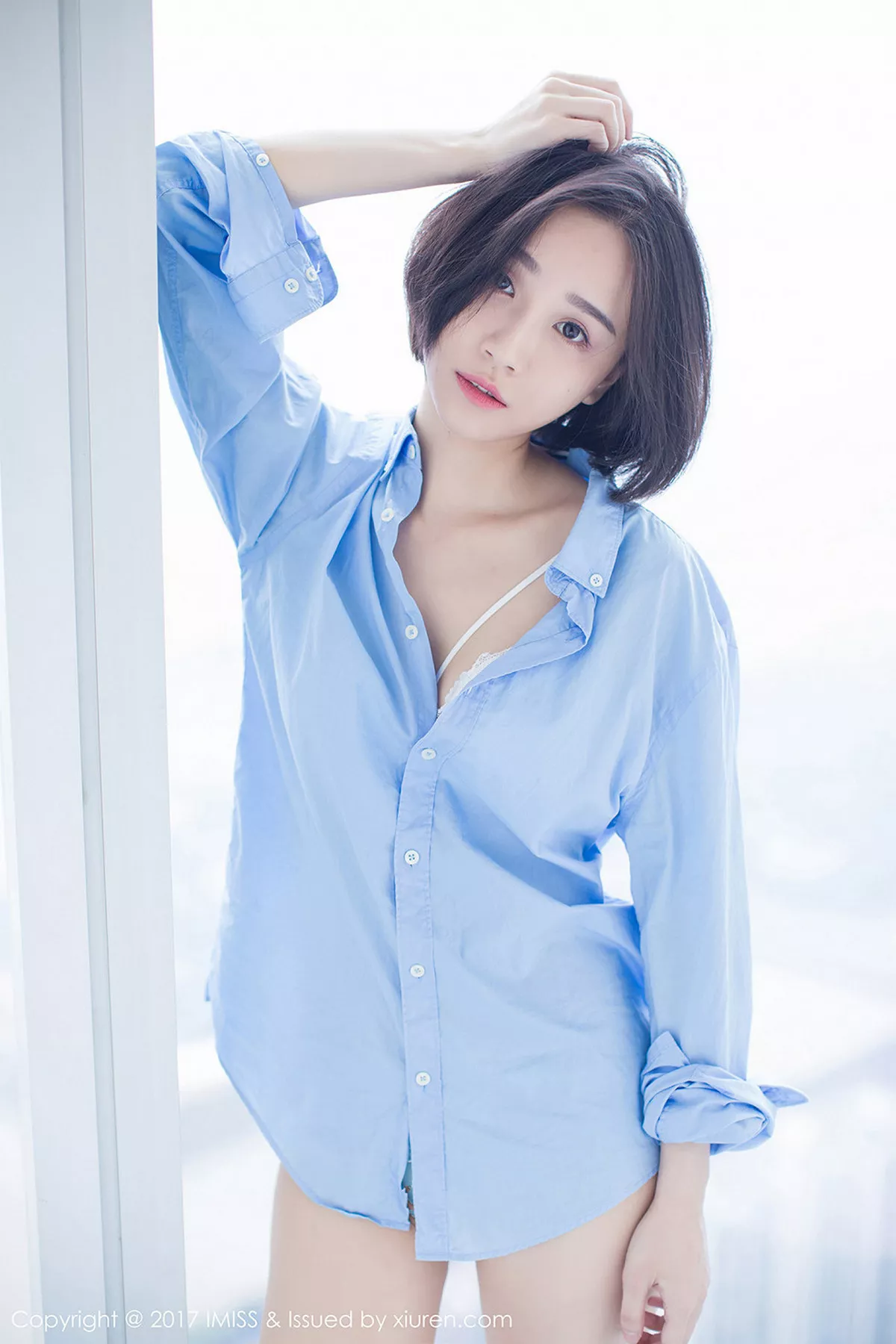 秀人集.com_[IMISS爱蜜社]Vol.178_模特Livia清爽蓝色衬衣+白色蕾丝腿袜秀完美身材性感写真49P