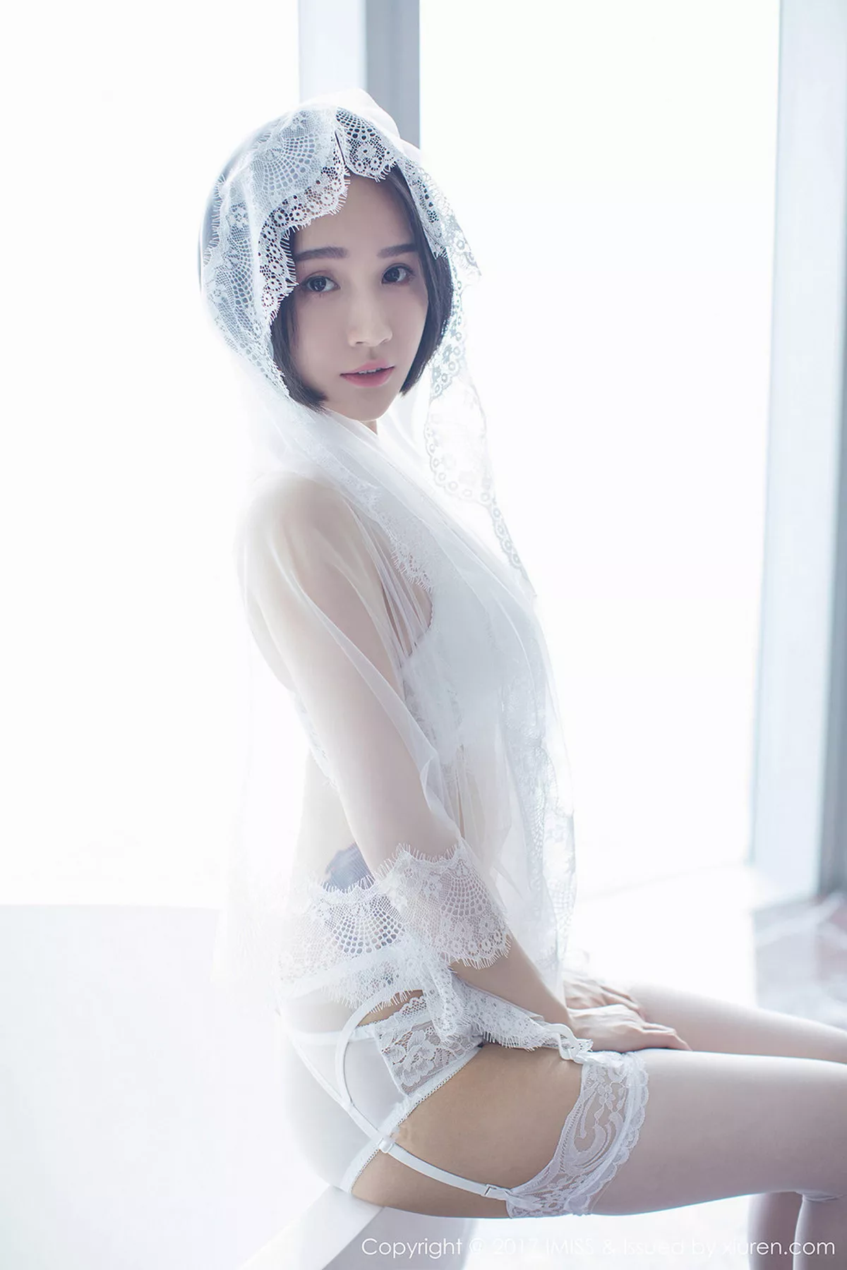 秀人集.com_[IMISS爱蜜社]Vol.178_模特Livia清爽蓝色衬衣+白色蕾丝腿袜秀完美身材性感写真49P
