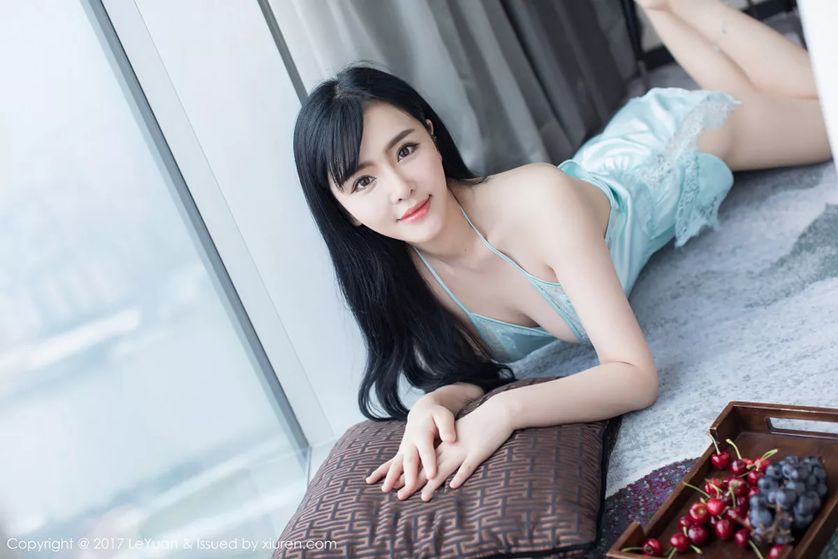 秀人集.com_[LeYuan星乐园]Vol.045_女神刘钰儿居家蓝色吊带蕾丝睡裙秀傲人豪乳完美曲线写真37P