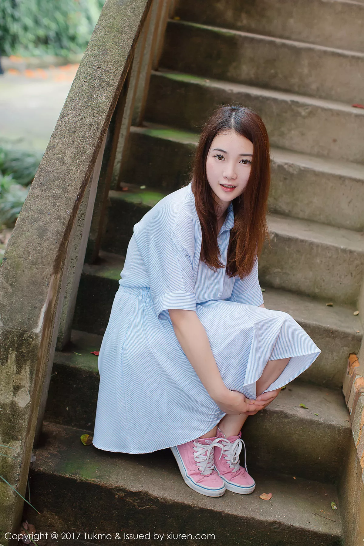秀人集.com_[Tukmo兔几盟]Vol.099_新人妹子绵绵户外清爽连身裙西瓜外拍阳光甜美写真40P