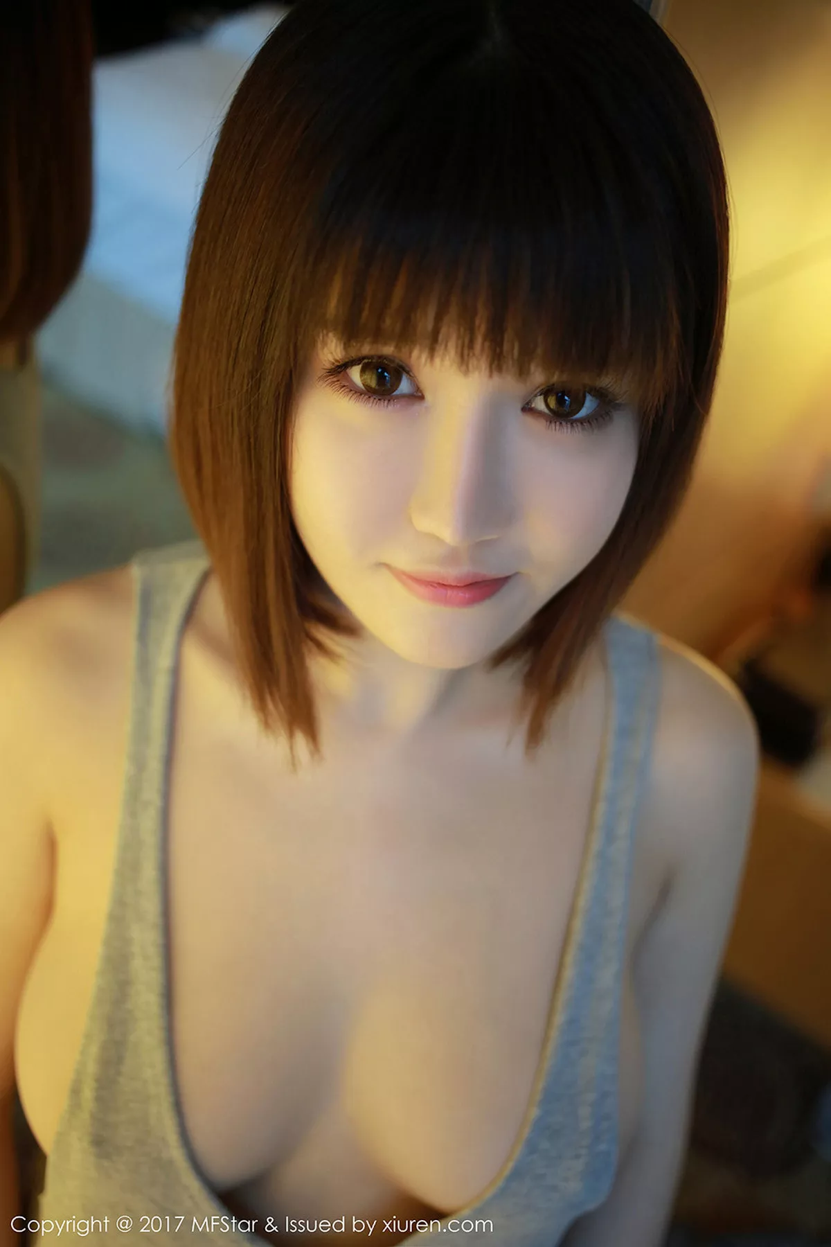 秀人集.com_[MFStar模范学院]Vol.102_嫩模K8傲娇萌萌Vivian吊带真空背心侧露美乳诱惑写真50P