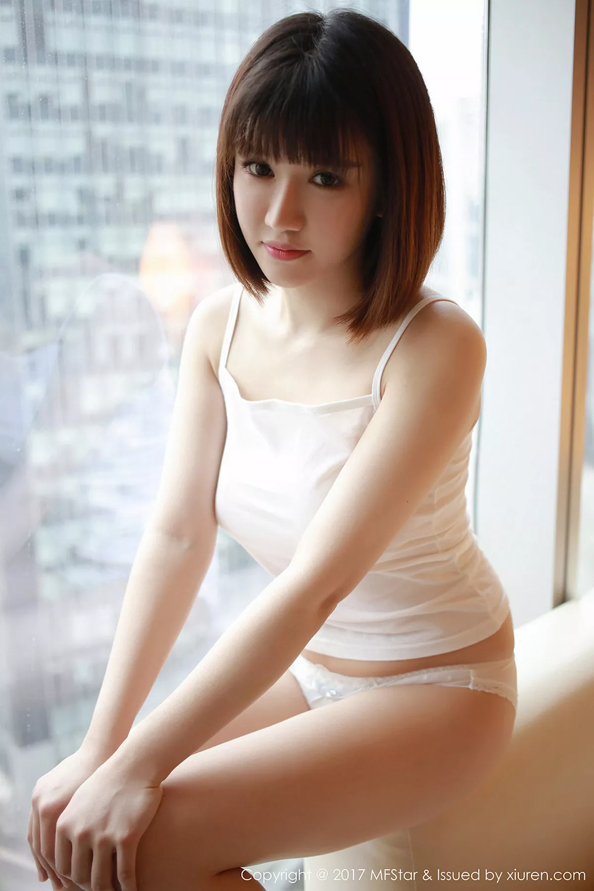 秀人集.com_[MFStar模范学院]Vol.102_嫩模K8傲娇萌萌Vivian吊带真空背心侧露美乳诱惑写真50P