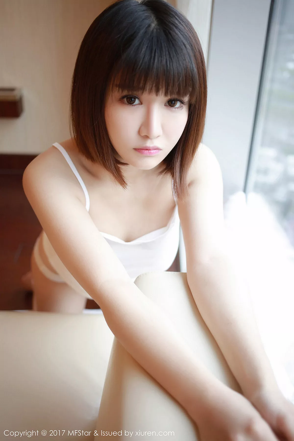 秀人集.com_[MFStar模范学院]Vol.102_嫩模K8傲娇萌萌Vivian吊带真空背心侧露美乳诱惑写真50P