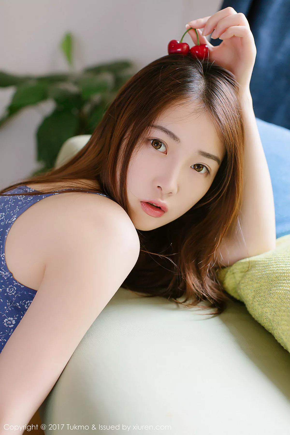 秀人集.com_[Tukmo兔几盟]Vol.096_嫩模绵绵居家吊带背心牛仔短裤秀完美身材清爽迷人写真40P