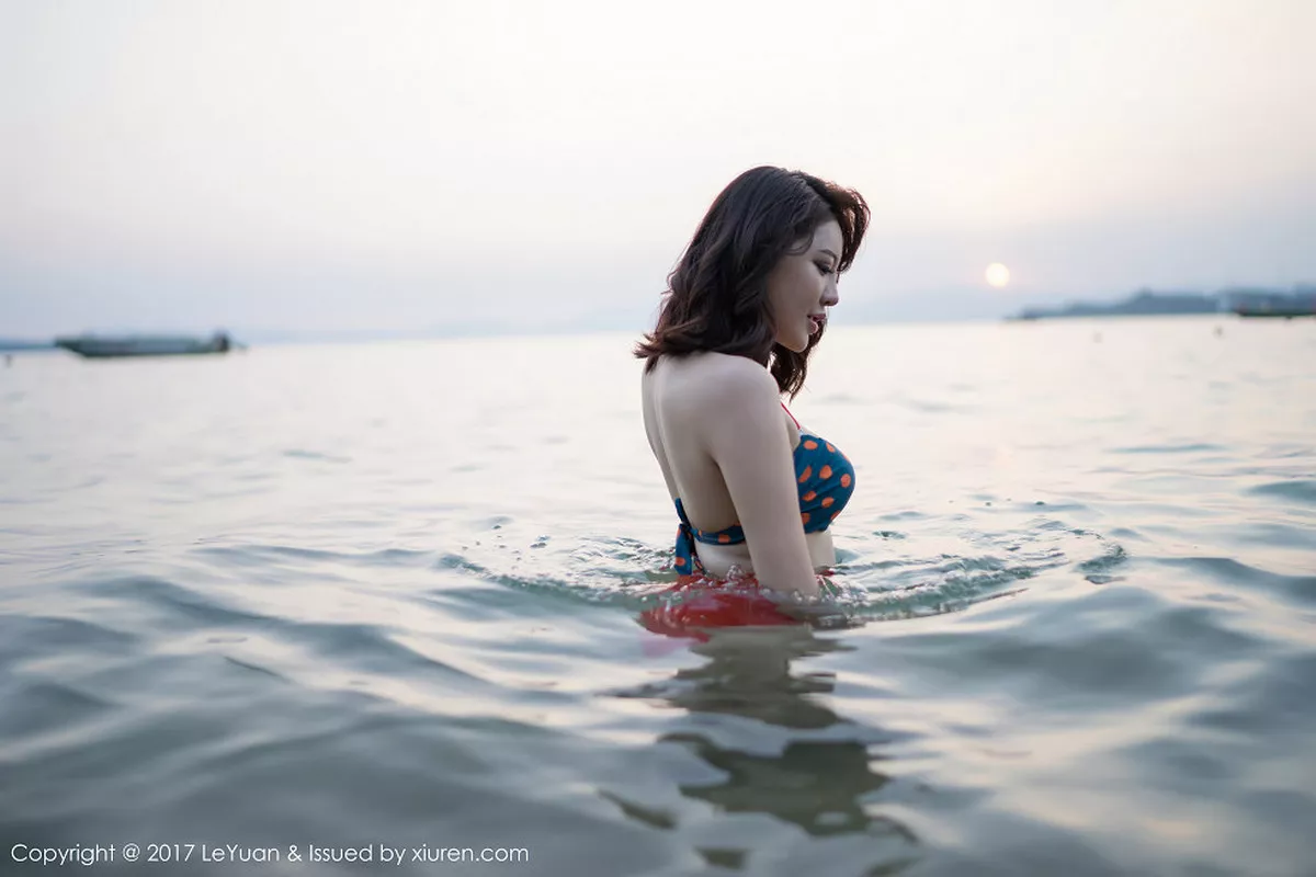 秀人集.com_[LeYuan星乐园]Vol.041_嫩模美希子白色蕾丝内衣秀美乳海边沙滩性感比基尼写真50P