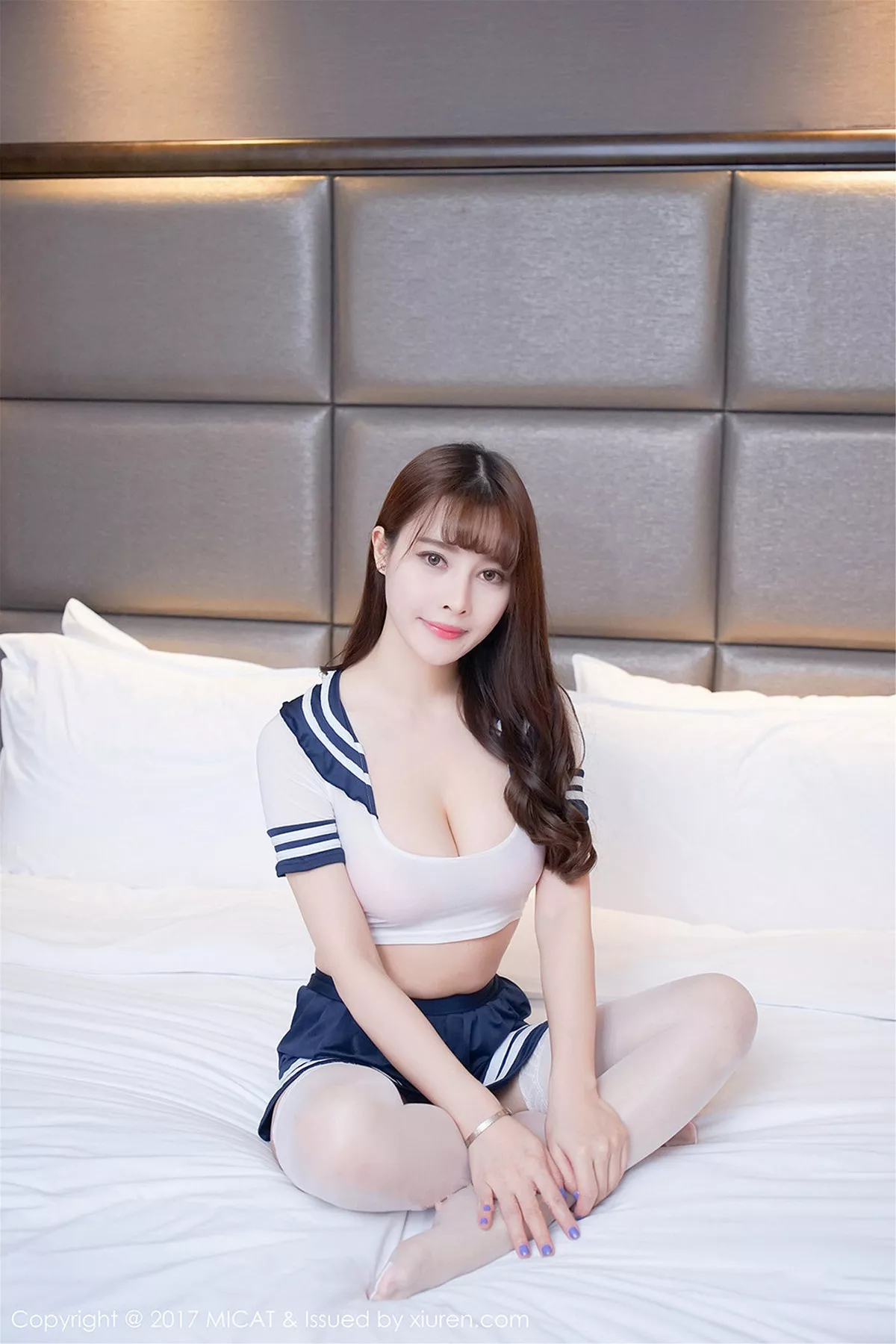 秀人集.com_[MICAT猫萌榜]Vol.022_嫩模雪瑞Lisa居家性感内衣开档肉丝裤袜完美诱惑写真54P