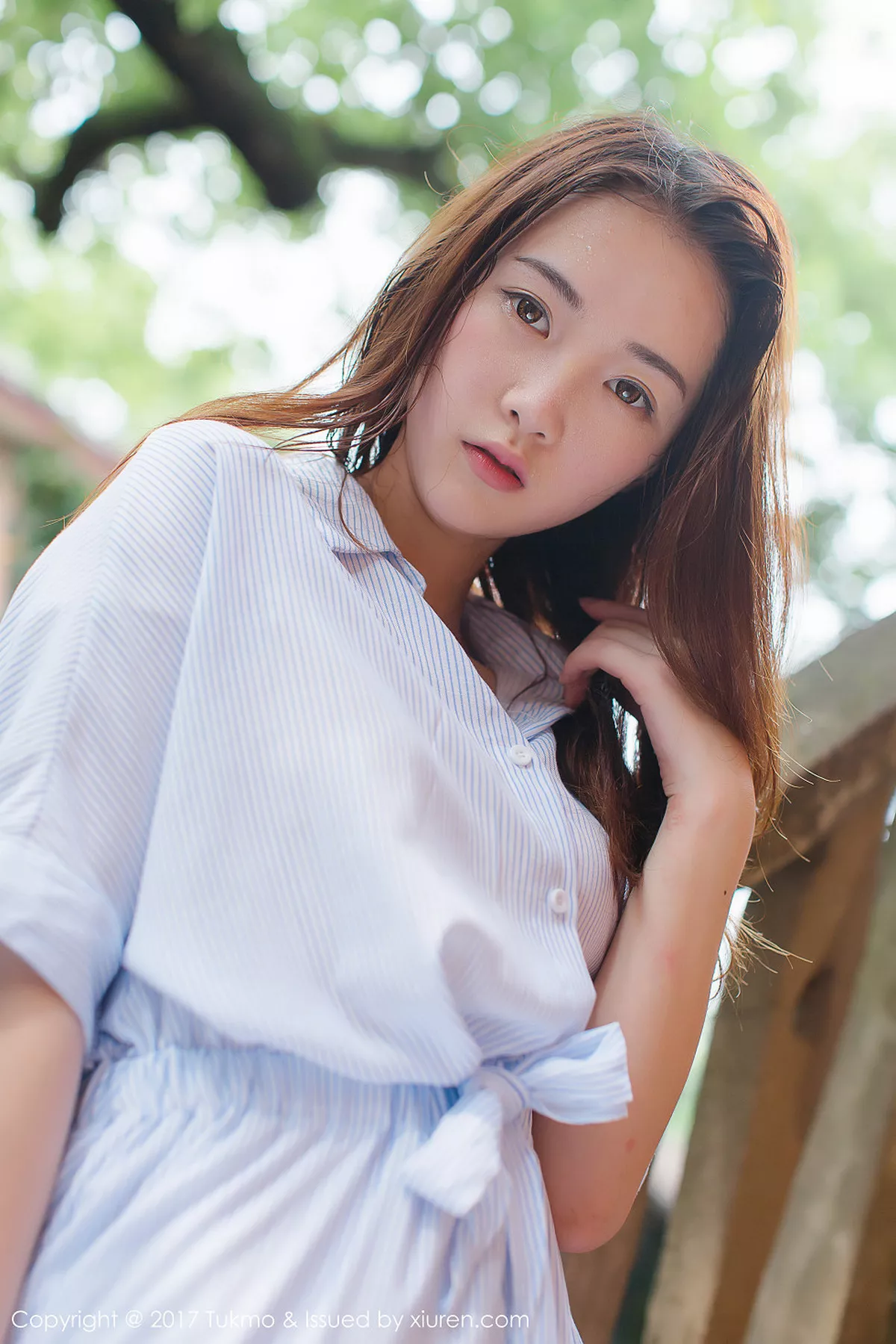 秀人集.com_[Tukmo兔几盟]Vol.099_新人妹子绵绵户外清爽连身裙西瓜外拍阳光甜美写真40P